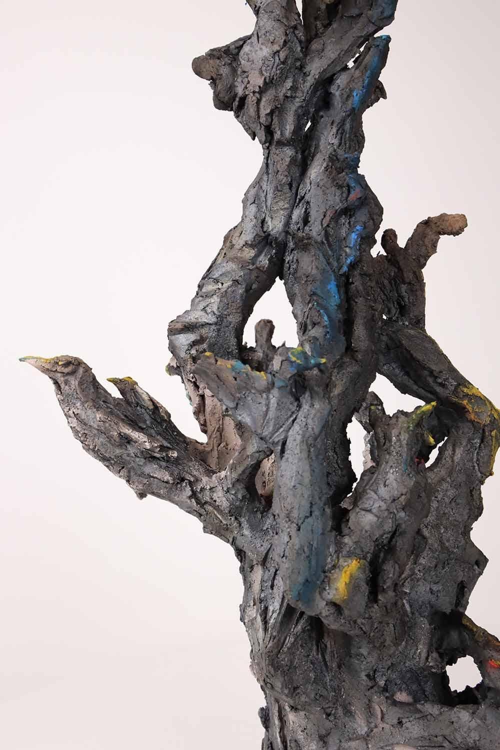 Arbre-monde III de Cécile Raynal - escultura de arenisca, pigmentos, pájaros, árbol en venta 8
