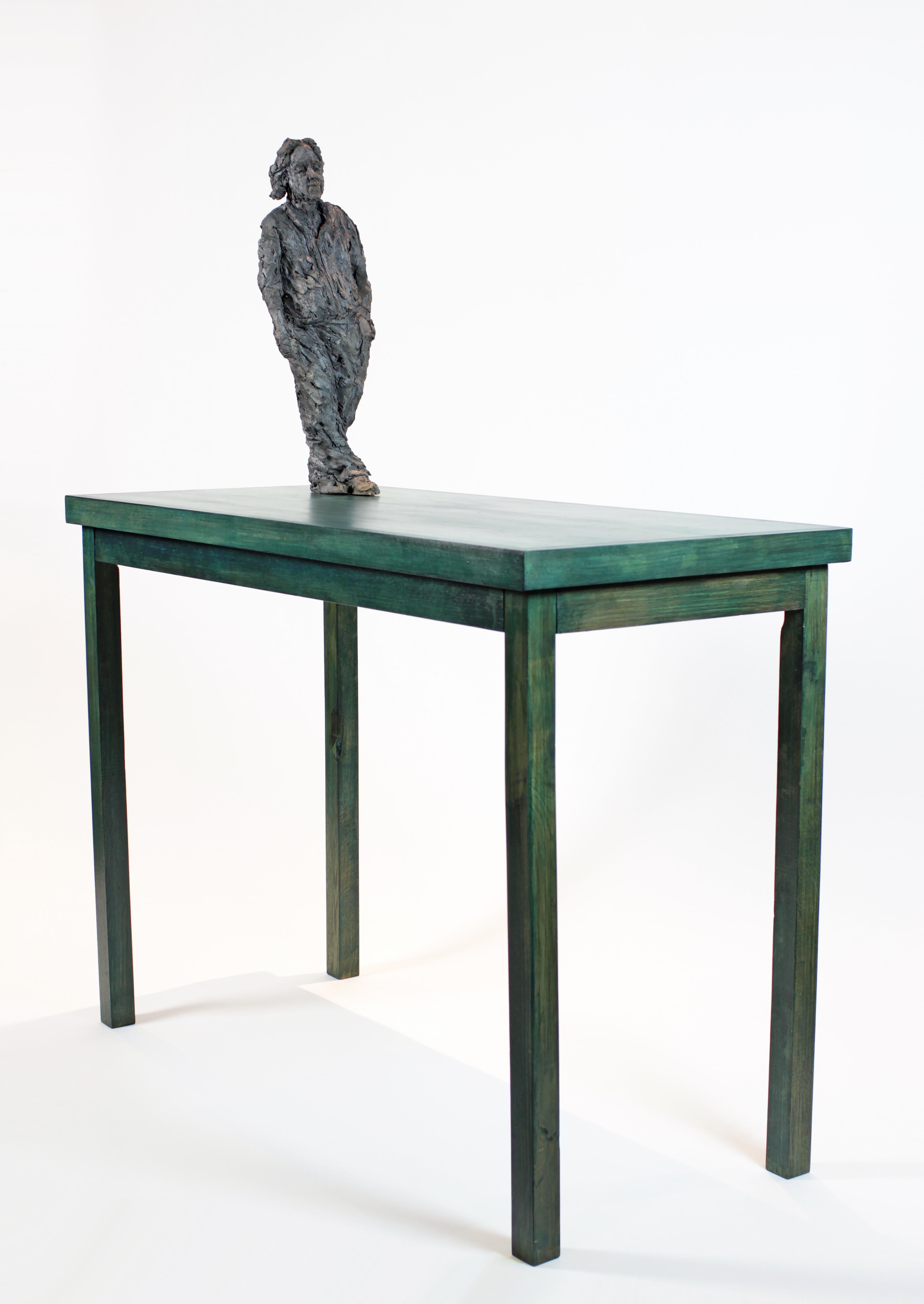 At the edge (with Maurice) di Cécile Raynal - Ritratto maschile, scultura in gres in vendita 5