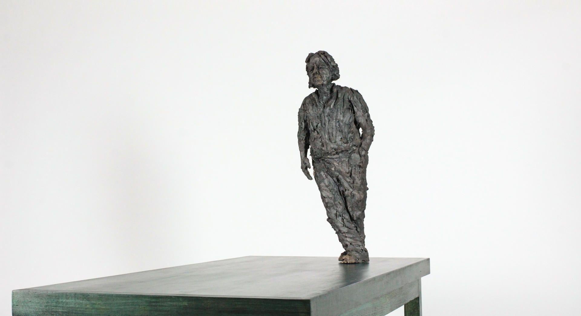 At the edge (with Maurice) di Cécile Raynal - Ritratto maschile, scultura in gres