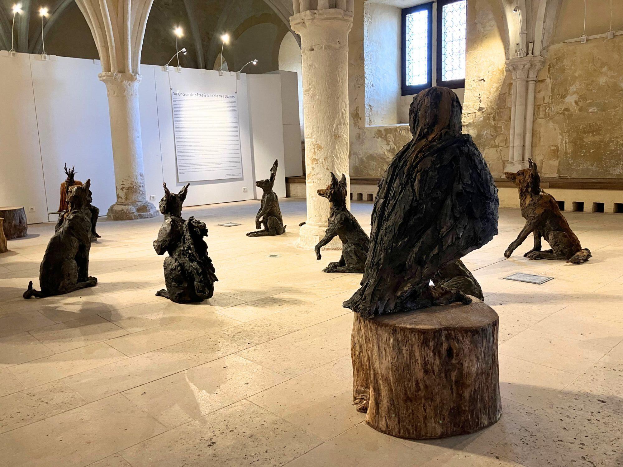 Barbagianni di Cécile Raynal - Scultura animale in gres cotto a fumo, favola, argilla in vendita 7