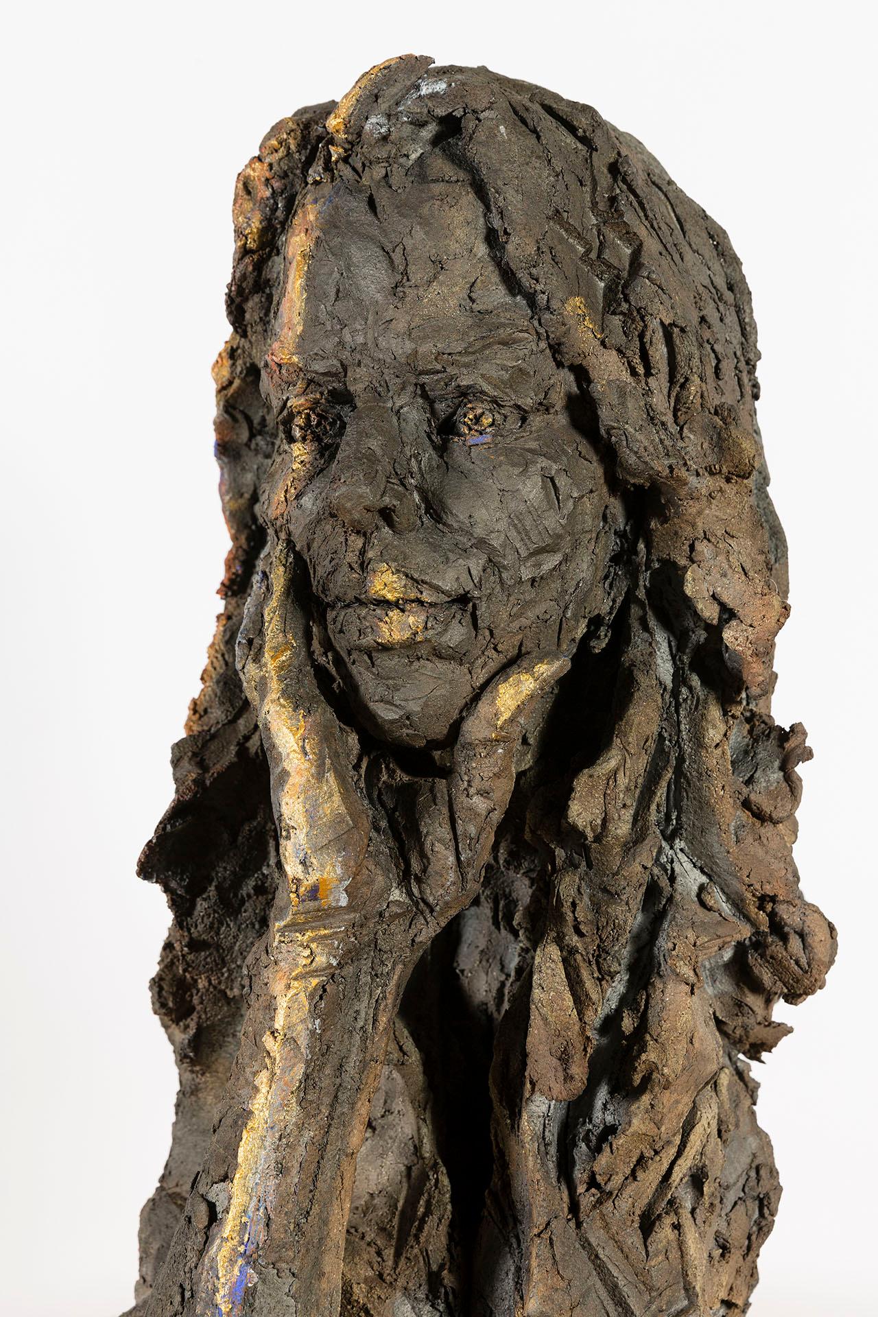 Belle au bois... Aurore par Cécile Raynal - Sculpture en grès, buste de femme, rêve en vente 3