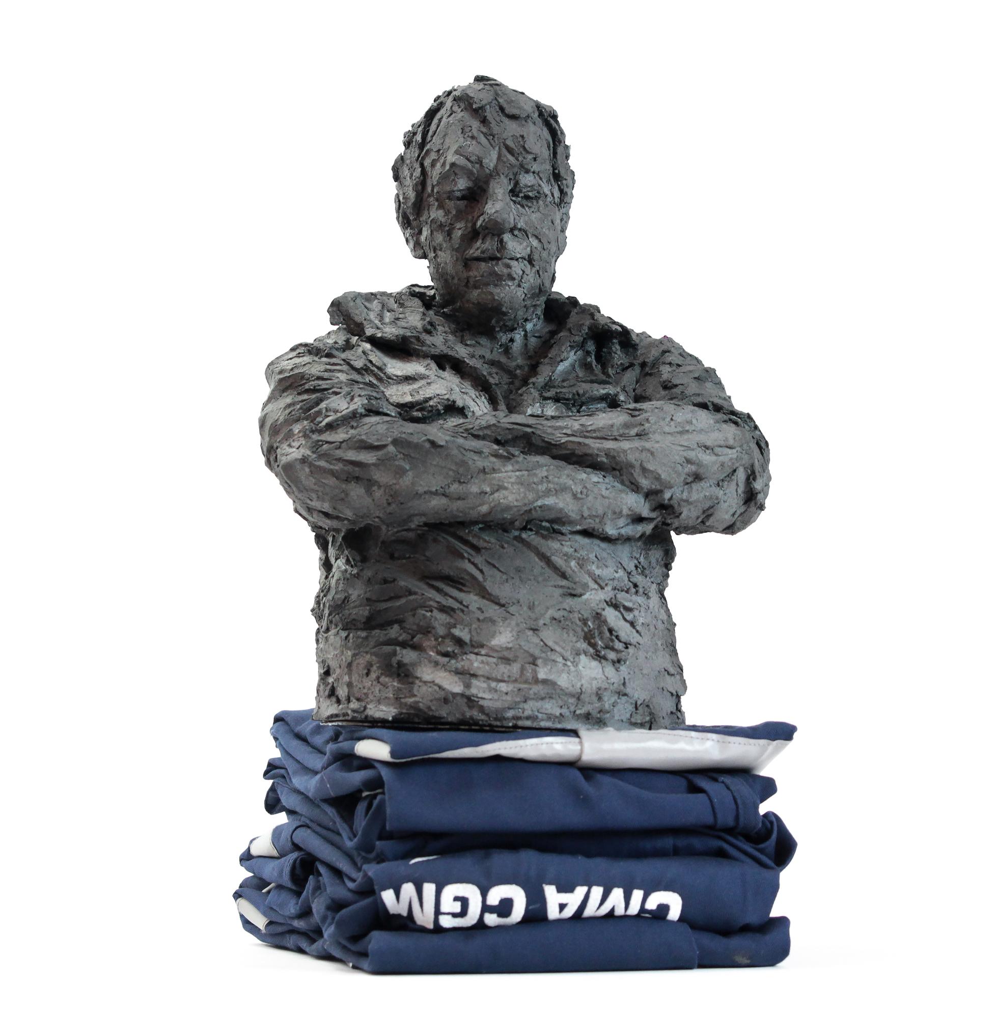 Blue solo (with Jean-Pierre) by Cécile Raynal - Male Portrait, Ceramic Sculpture 9