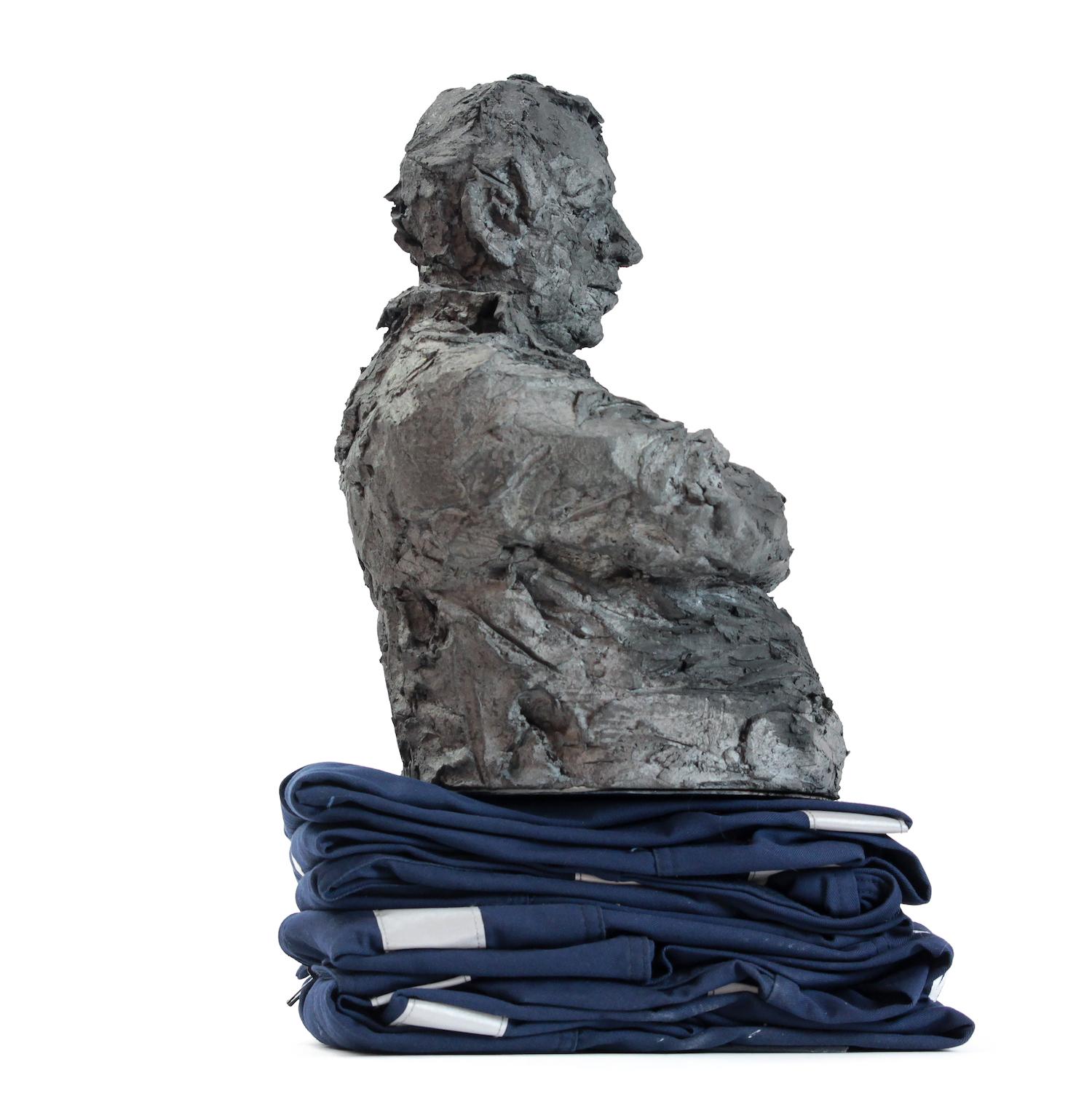 Blue solo (with Jean-Pierre) by Cécile Raynal - Male Portrait, Ceramic Sculpture For Sale 3