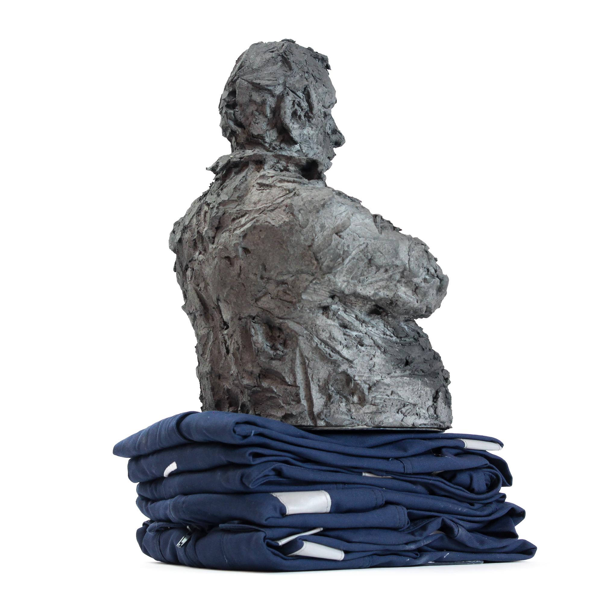 Blue solo (with Jean-Pierre) by Cécile Raynal - Male Portrait, Ceramic Sculpture 6