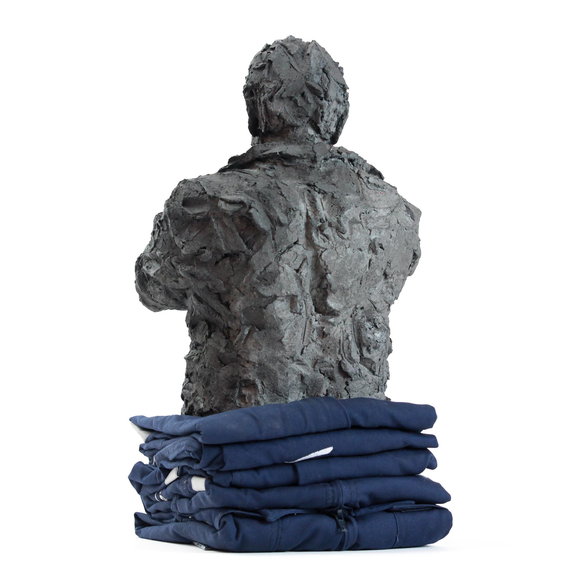 Blue solo (with Jean-Pierre) by Cécile Raynal - Male Portrait, Ceramic Sculpture 8