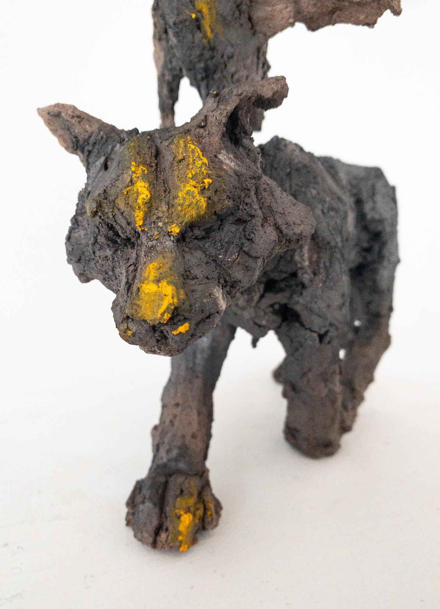 Gato/pájaro de Cécile Raynal - Escultura figurativa animal de arenisca cocida al humo en venta 7