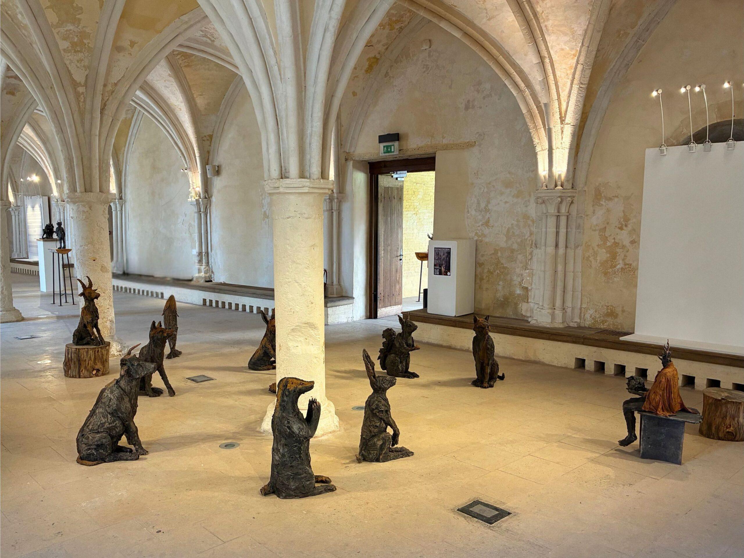 Chor der Tiere von Cécile Raynal - Tierische Skulpturen aus rauchgebranntem Steingut im Angebot 2
