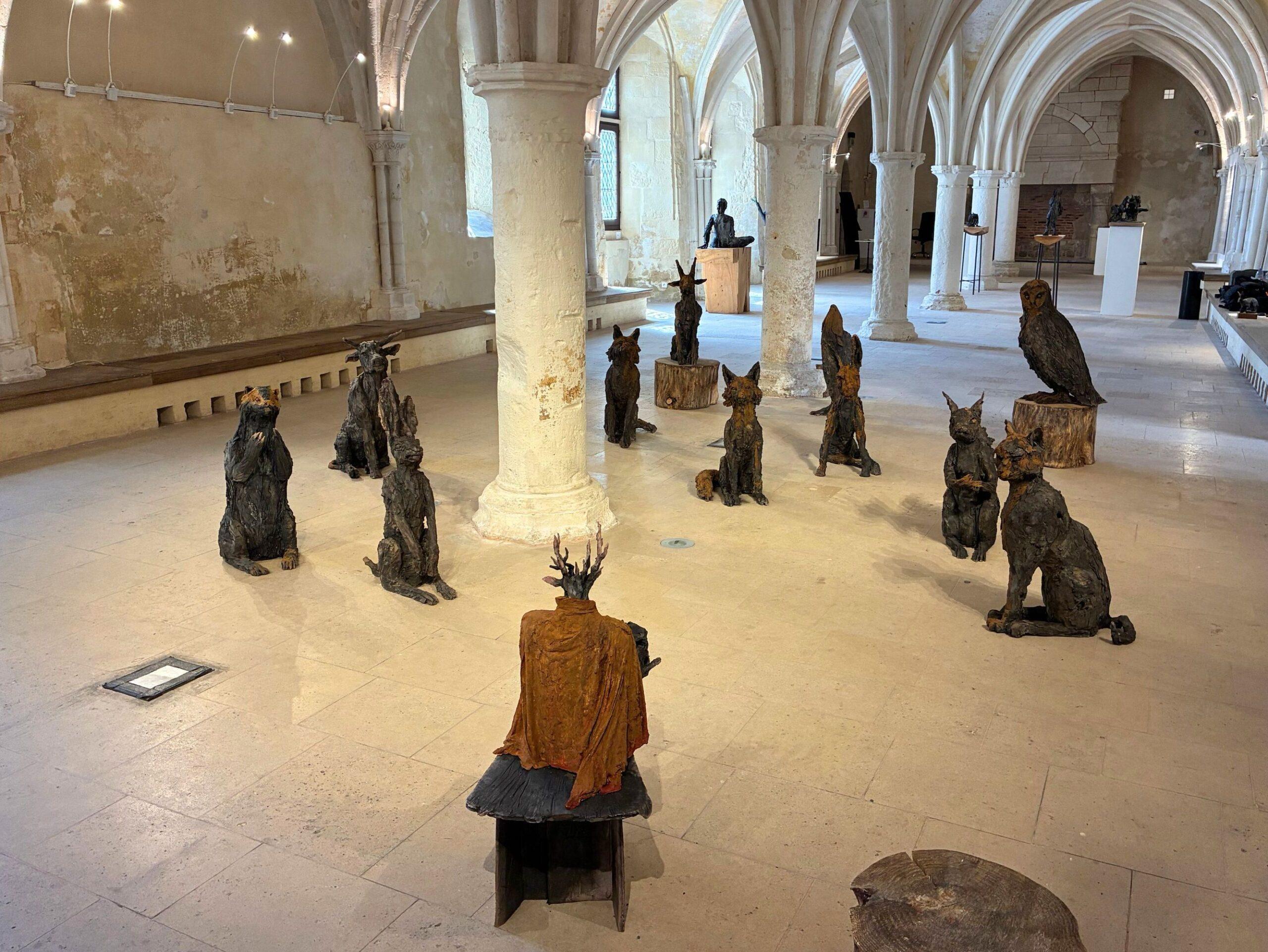 Chor der Tiere von Cécile Raynal - Tierische Skulpturen aus rauchgebranntem Steingut im Angebot 3