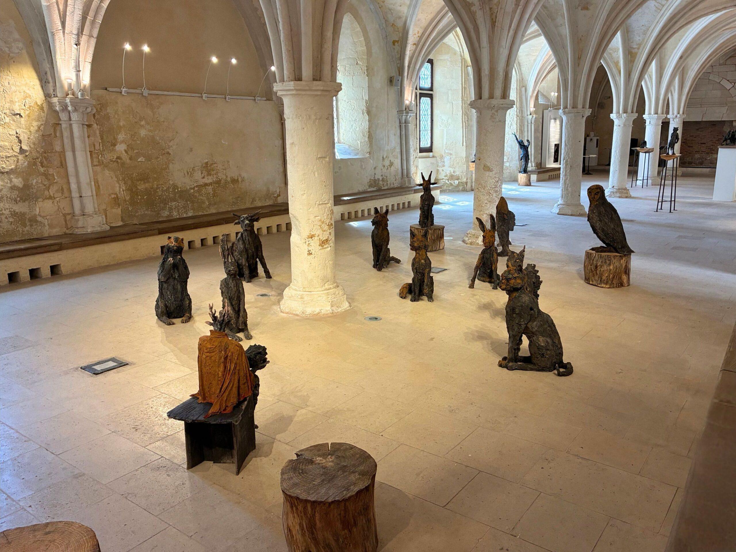 Chor der Tiere von Cécile Raynal - Tierische Skulpturen aus rauchgebranntem Steingut im Angebot 4