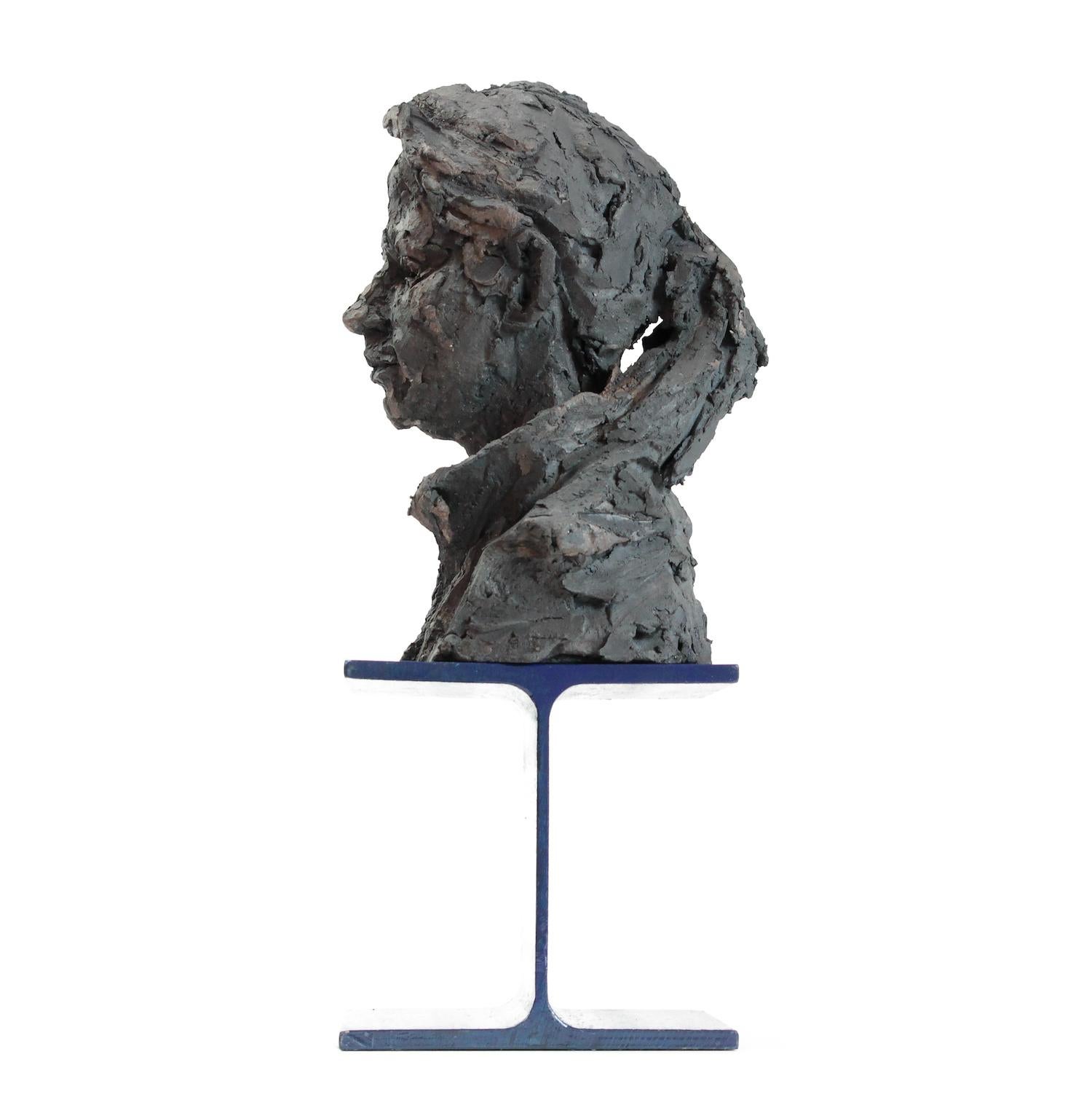 Clotilde von Cécile Raynal - Porträt einer Seefahrerin, Keramikskulptur im Angebot 2