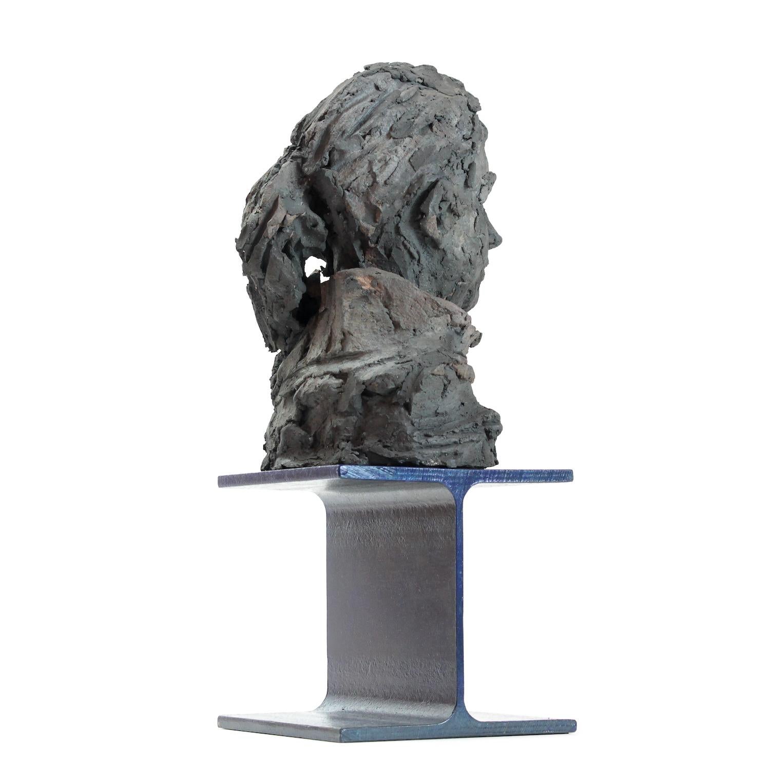 Clotilde de Cécile Raynal - portrait d'une femme marin, sculpture en céramique en vente 3