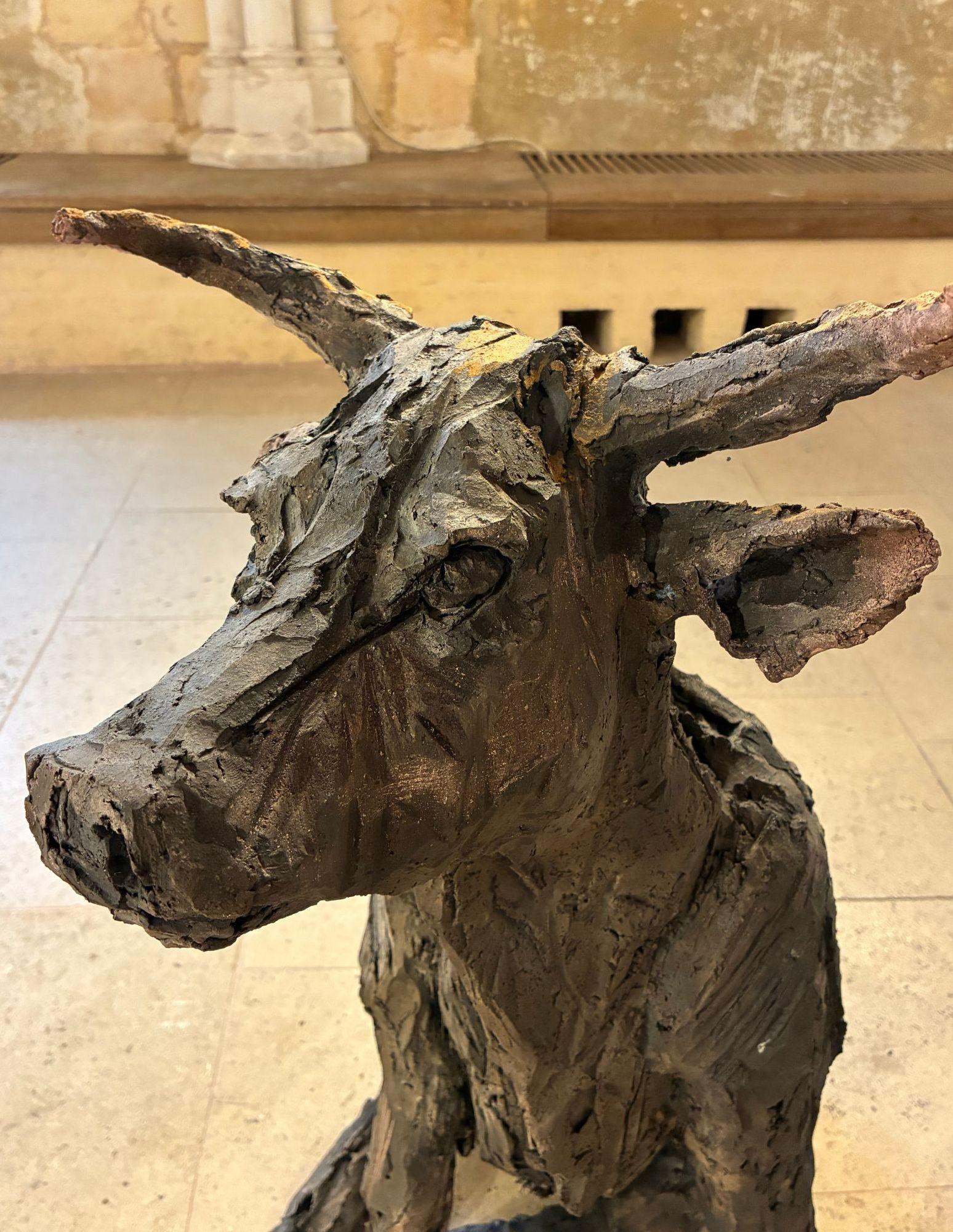 Kuh von Cécile Raynal - Tierische Skulptur aus gebranntem Steinzeug, Fabel, Ton im Angebot 9