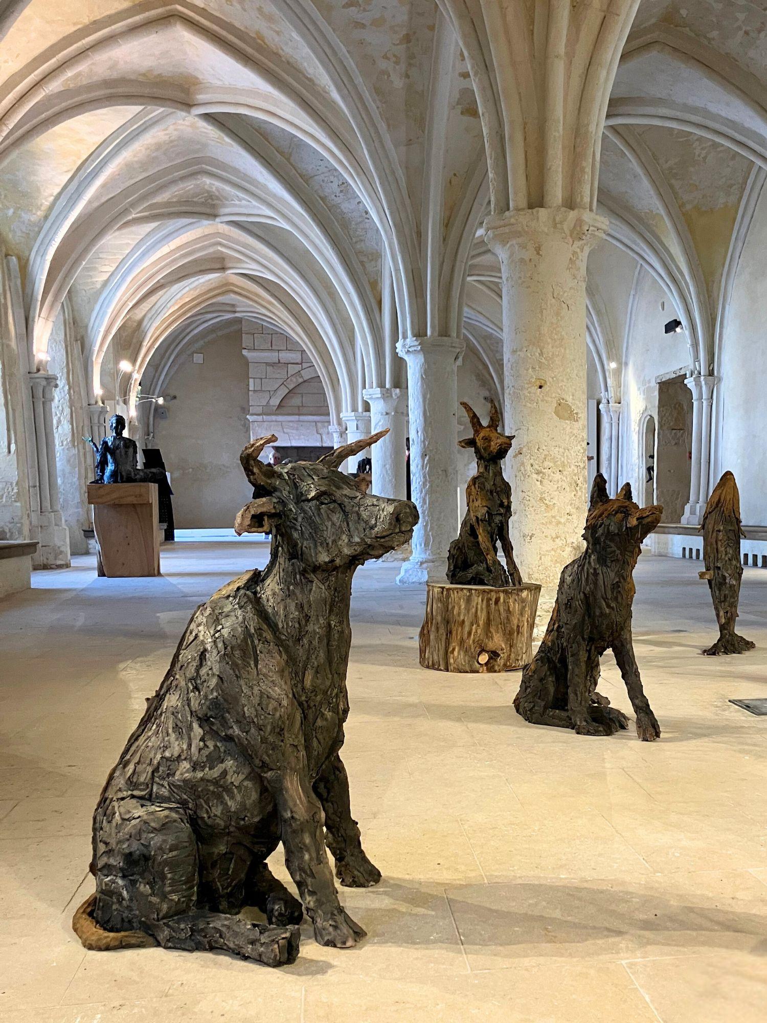 Kuh von Cécile Raynal - Tierische Skulptur aus gebranntem Steinzeug, Fabel, Ton im Angebot 7