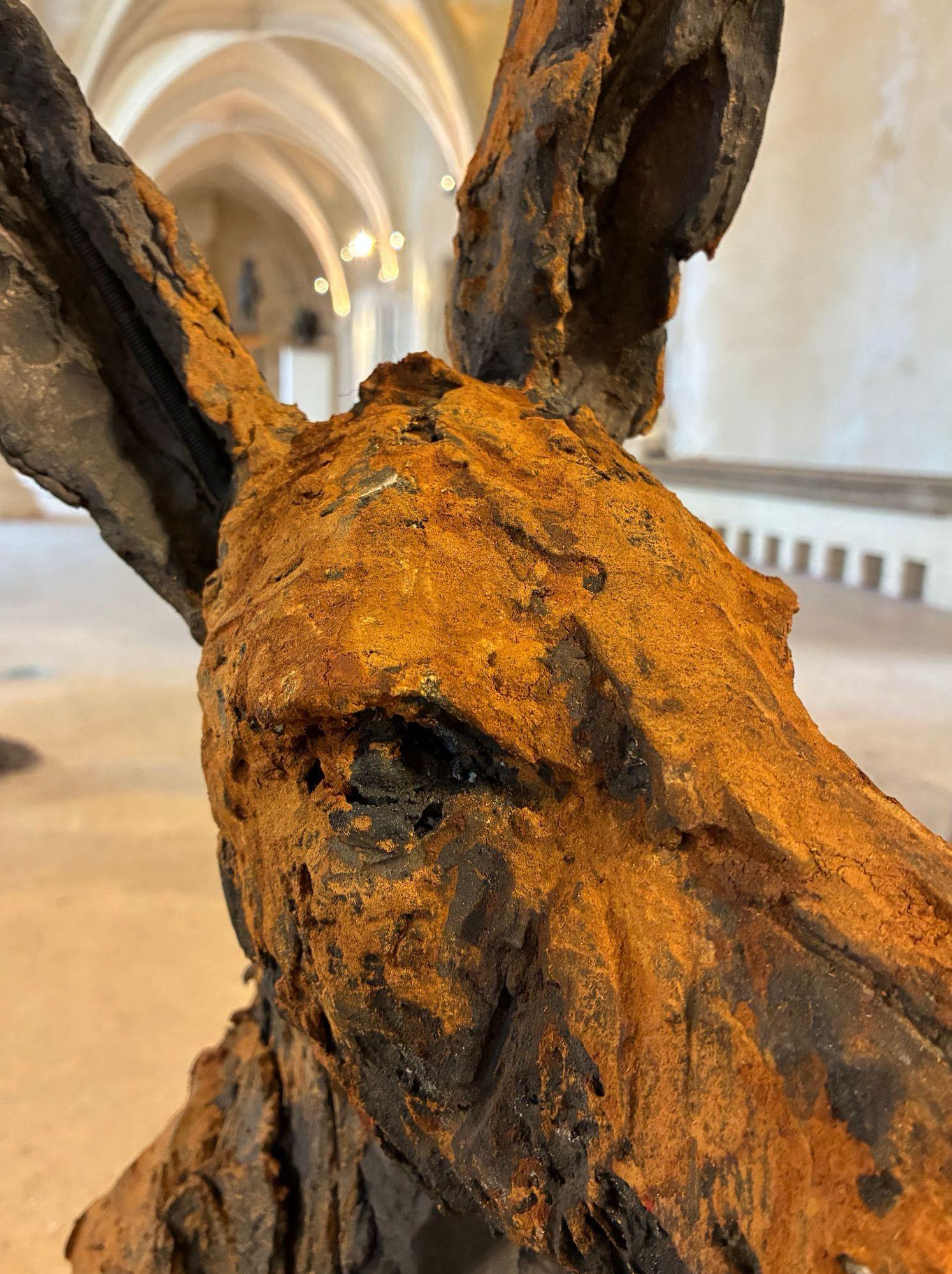 L'âne par Cécile Raynal - Sculpture animalière en grès fumé, fable, argile en vente 11