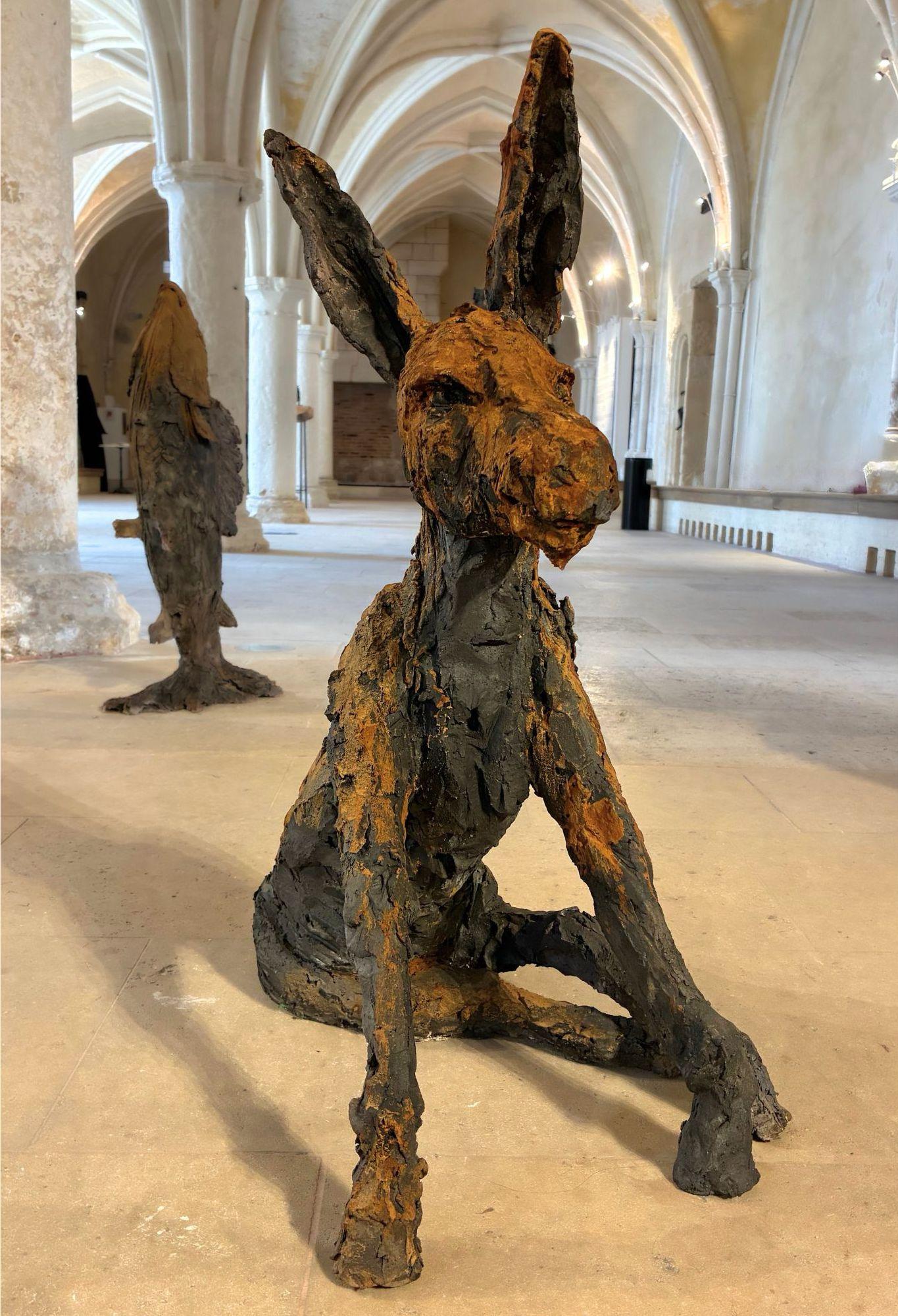 L'âne par Cécile Raynal - Sculpture animalière en grès fumé, fable, argile en vente 2