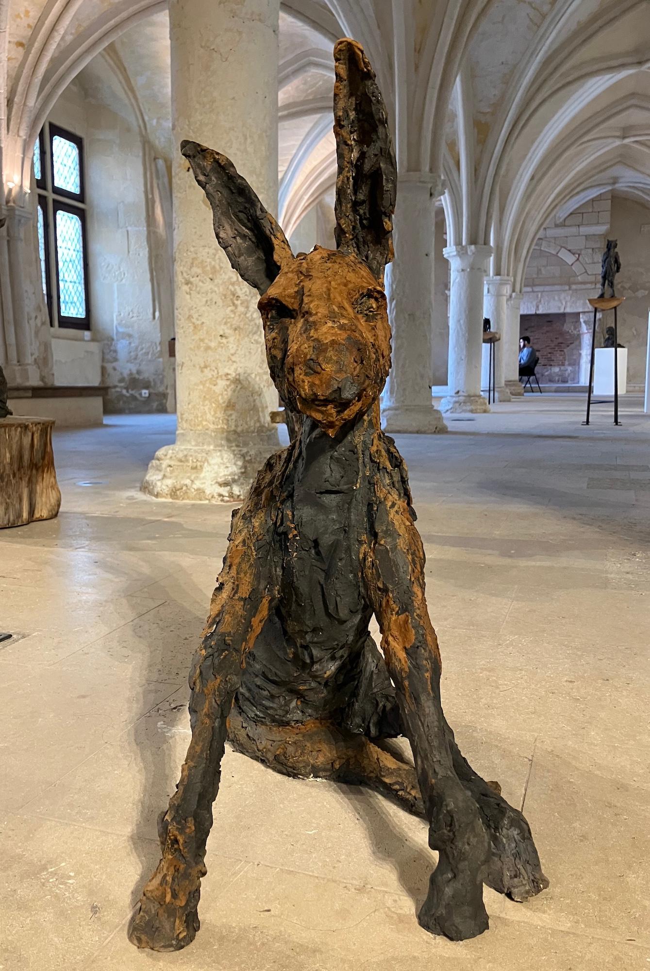 L'âne par Cécile Raynal - Sculpture animalière en grès fumé, fable, argile en vente 3