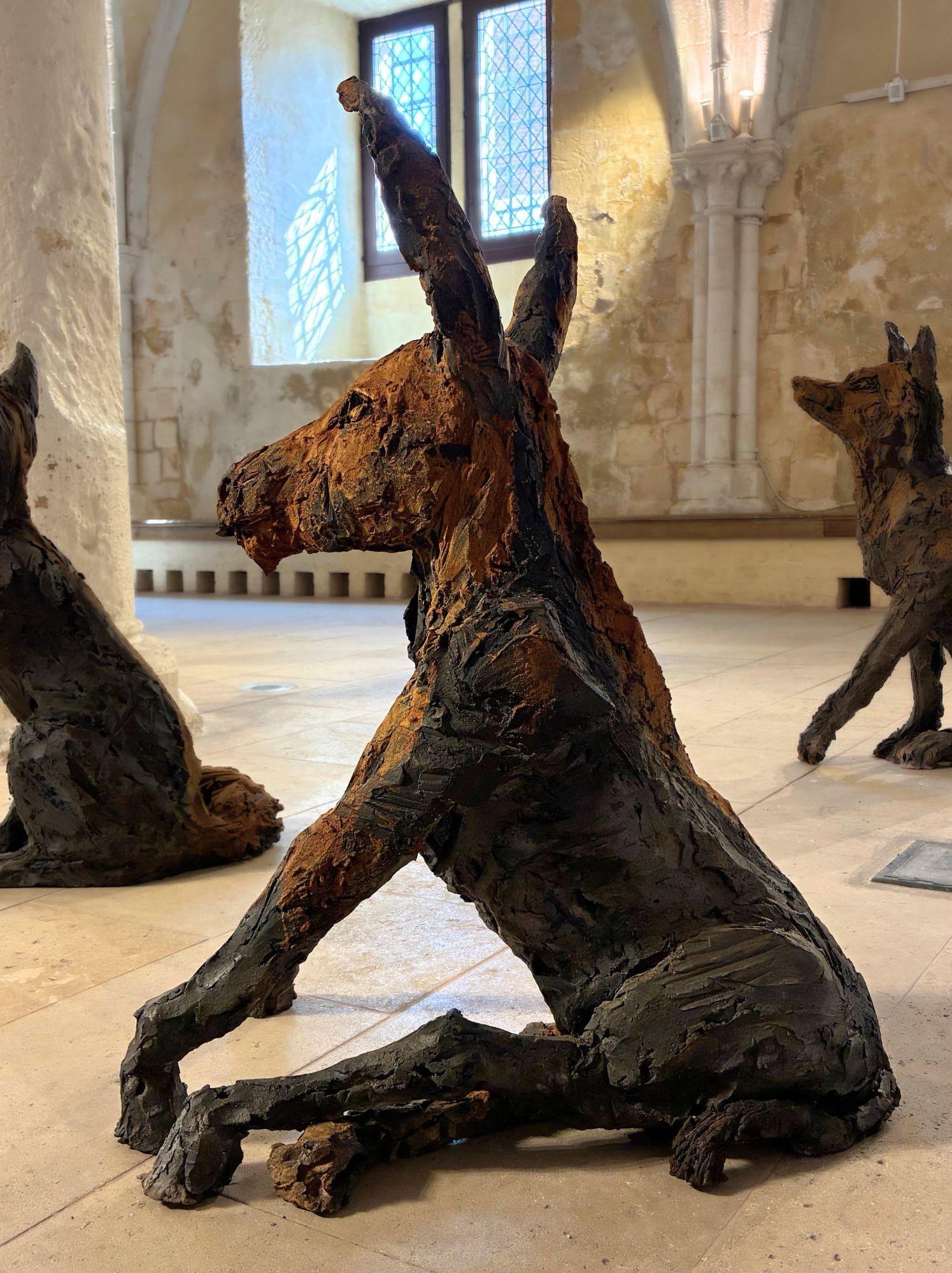 L'âne par Cécile Raynal - Sculpture animalière en grès fumé, fable, argile en vente 6