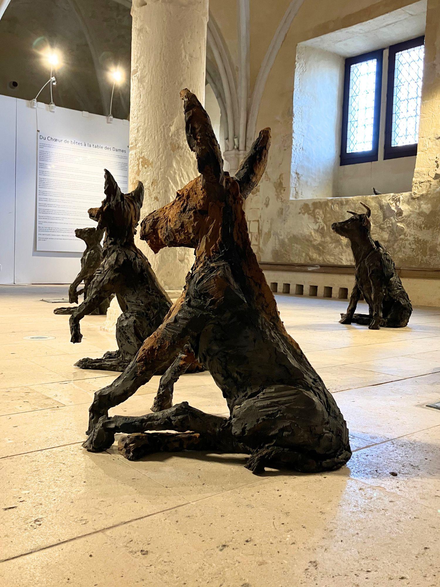 L'âne par Cécile Raynal - Sculpture animalière en grès fumé, fable, argile en vente 8