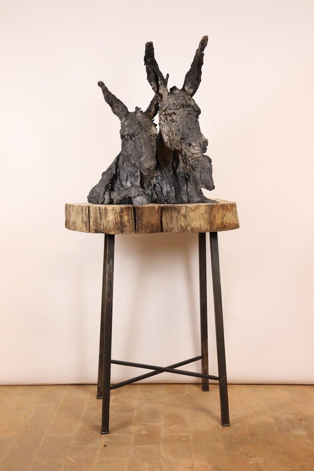Eselshaut von Cécile Raynal - Tierkunst, Großplastik, märchenhafte Natur im Angebot 1