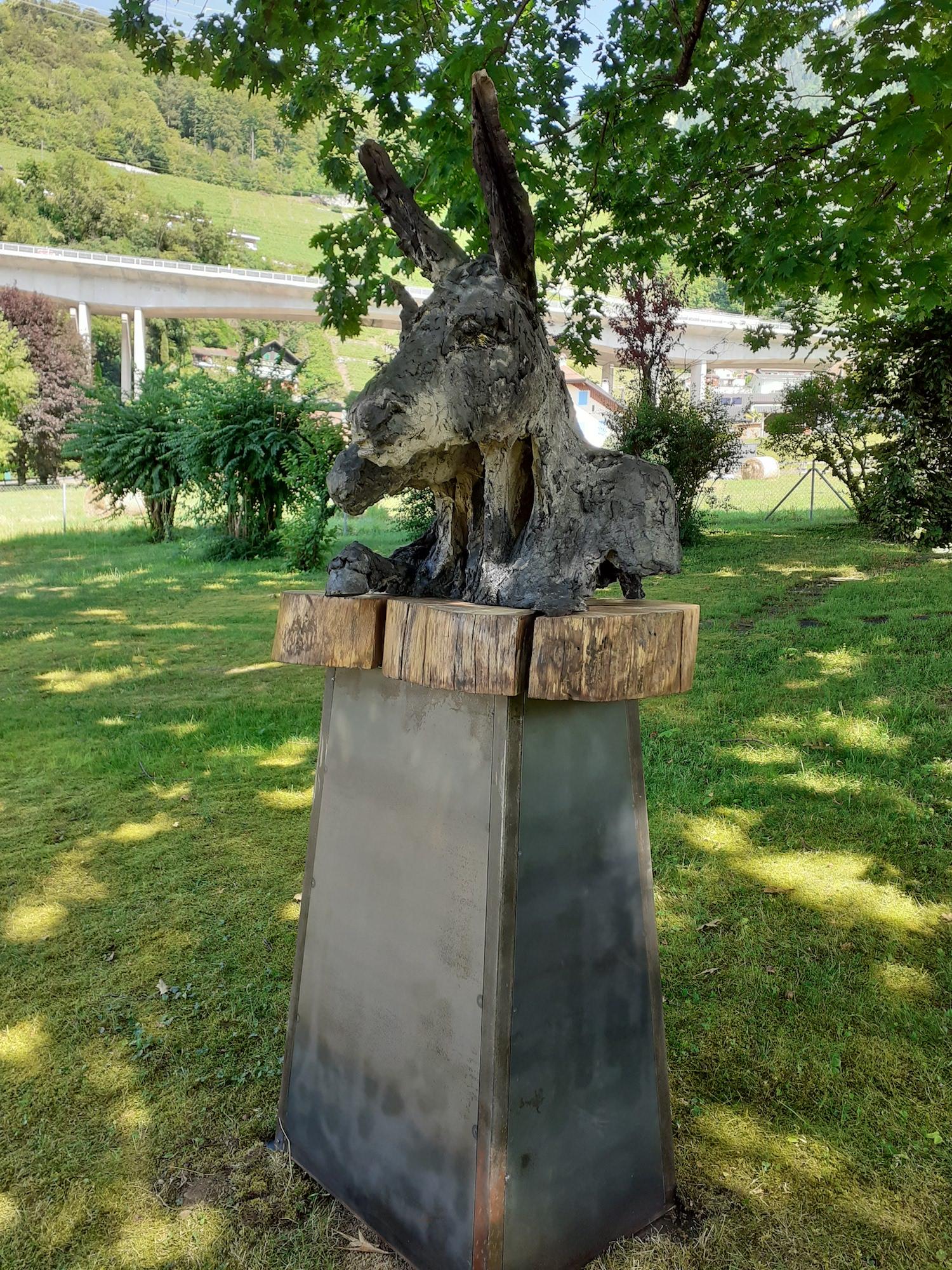 Eselshaut von Cécile Raynal - Tierkunst, Großplastik, märchenhafte Natur im Angebot 6