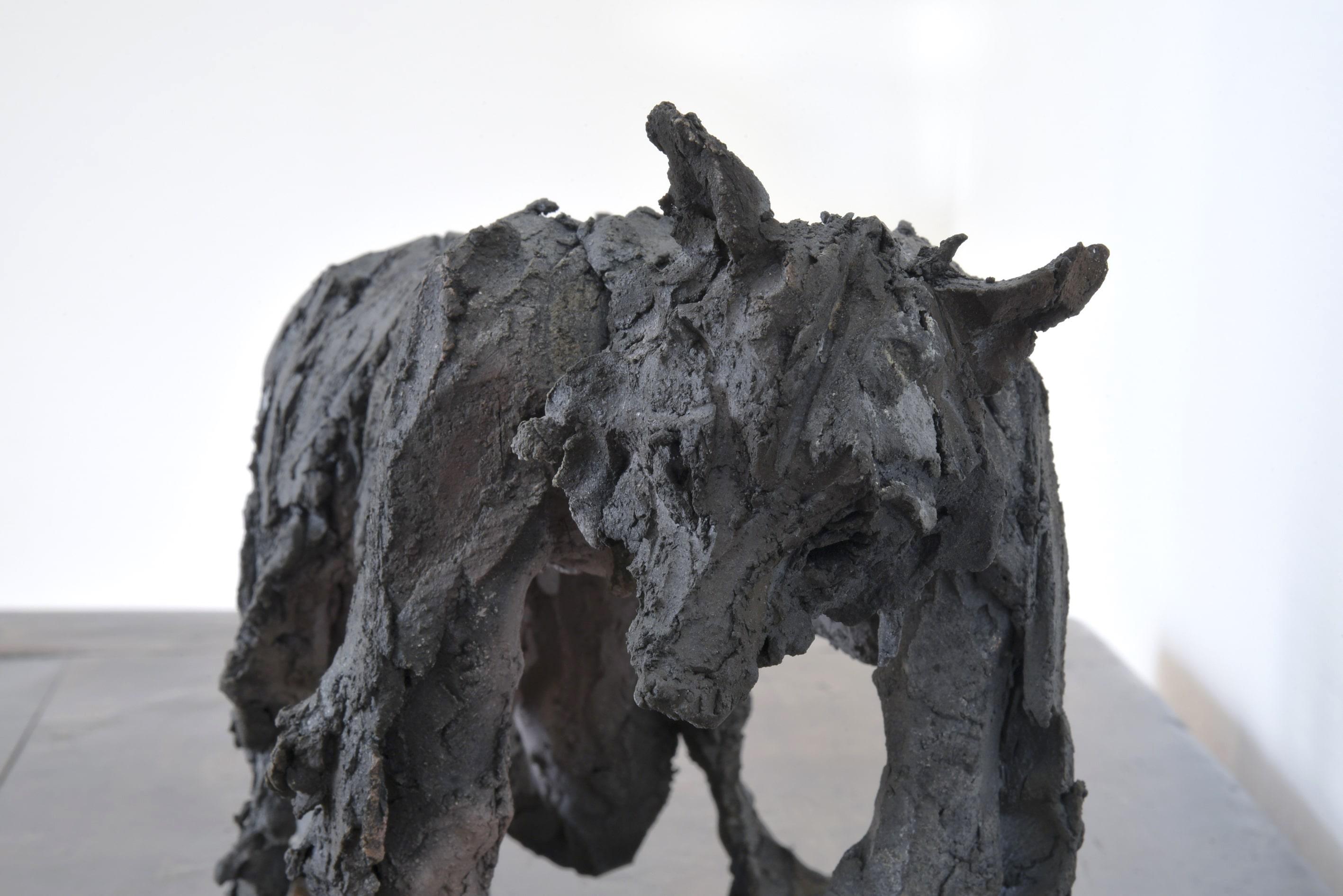 Eros de Cécile Raynal - Portrait d'une figure mythologique, sculpture en céramique en vente 2