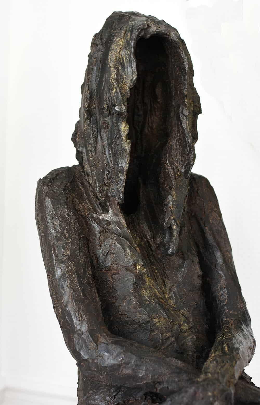 Rêve de fille par Cécile Raynal - Sculpture figure de femme, bronze, absence, sombre en vente 3