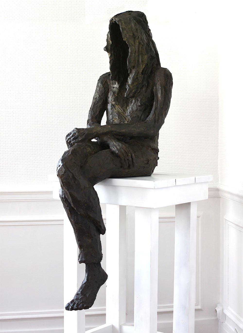 Girl’s dream by Cécile Raynal - Woman's figure sculpture, bronze, absence