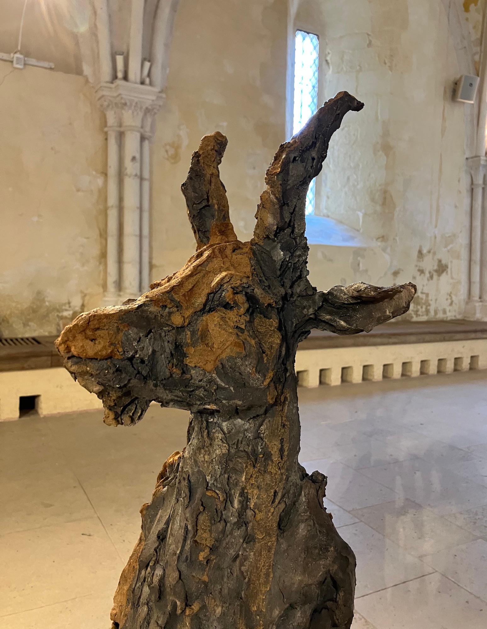 Cabra de Cécile Raynal - Escultura animal de gres al humo, fábula, arcilla en venta 4
