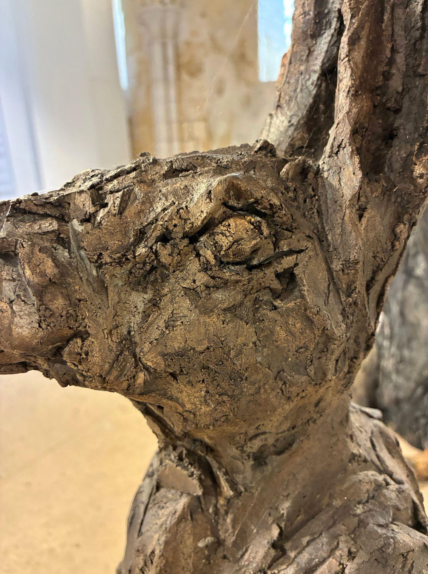 Le lièvre par Cécile Raynal - Sculpture animalière en grès fumé, fable, argile en vente 10