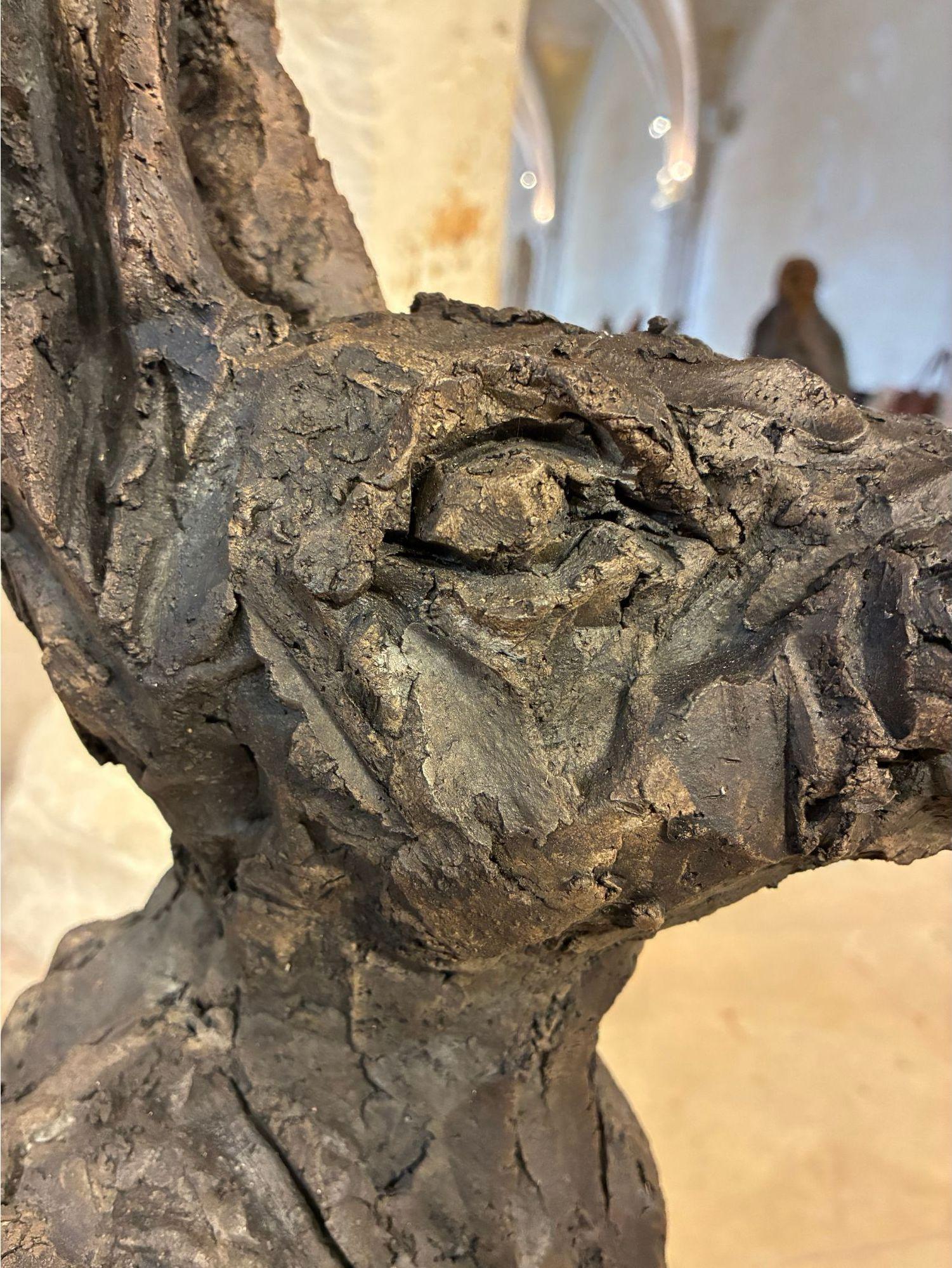 Le lièvre par Cécile Raynal - Sculpture animalière en grès fumé, fable, argile en vente 11
