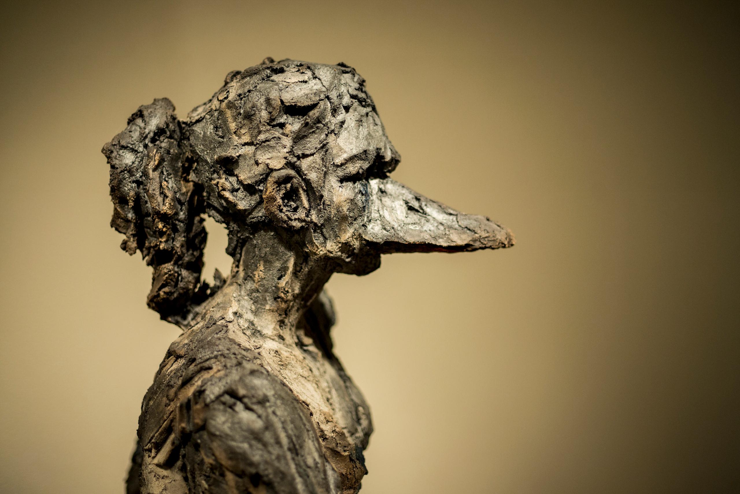 Je me cygnerai (with Luna) by Cécile Raynal - Stoneware sculpture, female figure For Sale 6