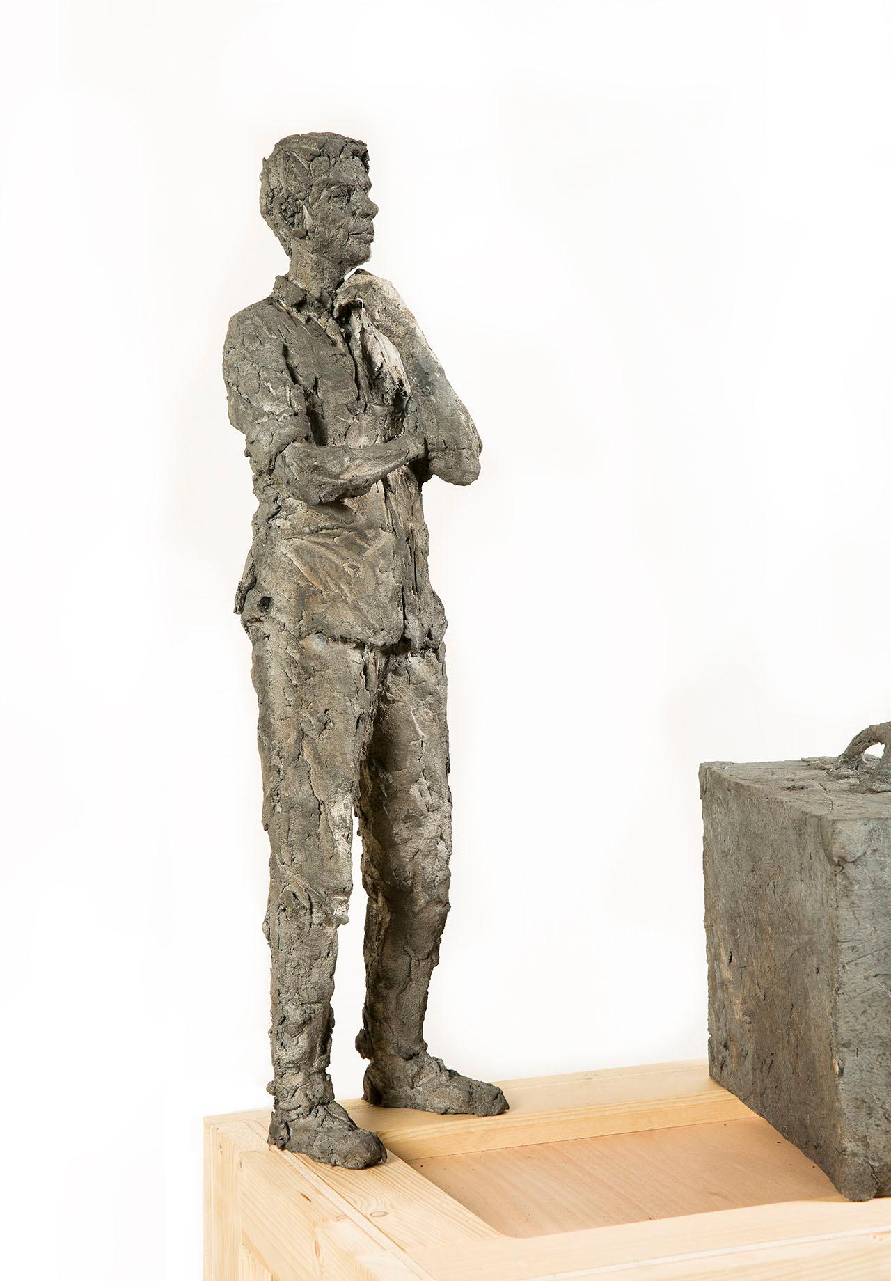 Longtemps, au loin, l'Iran (mit Émilien) von Cécile Raynal - Skulptur aus Steingut im Angebot 3