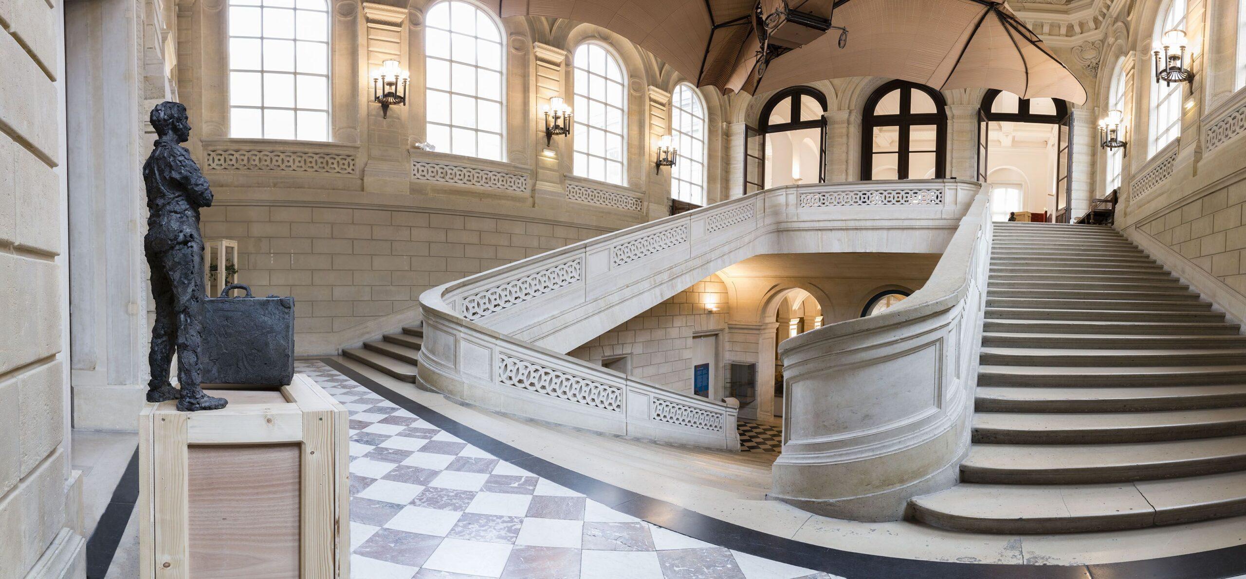 Longtemps, au loin, l’Iran (with Émilien) by Cécile Raynal - Stoneware sculpture For Sale 4