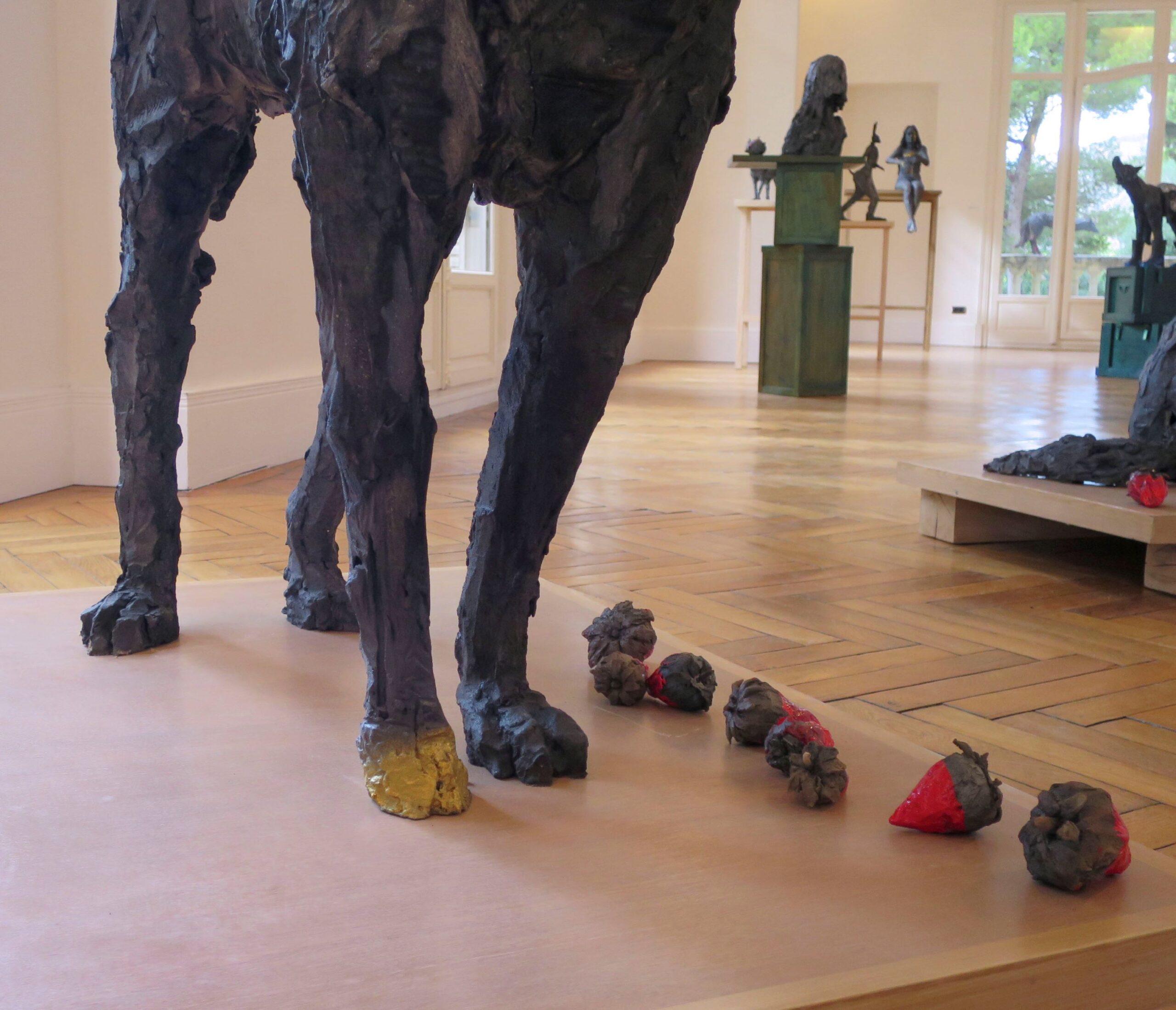 Loup-ve de Cécile Raynal - Sculpture en grès cuit au four, animal sauvage, loup en vente 3