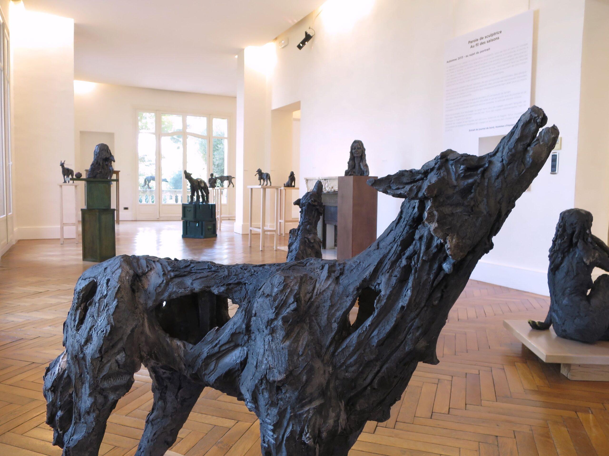 Loup-ve de Cécile Raynal - Sculpture en grès cuit au four, animal sauvage, loup en vente 6