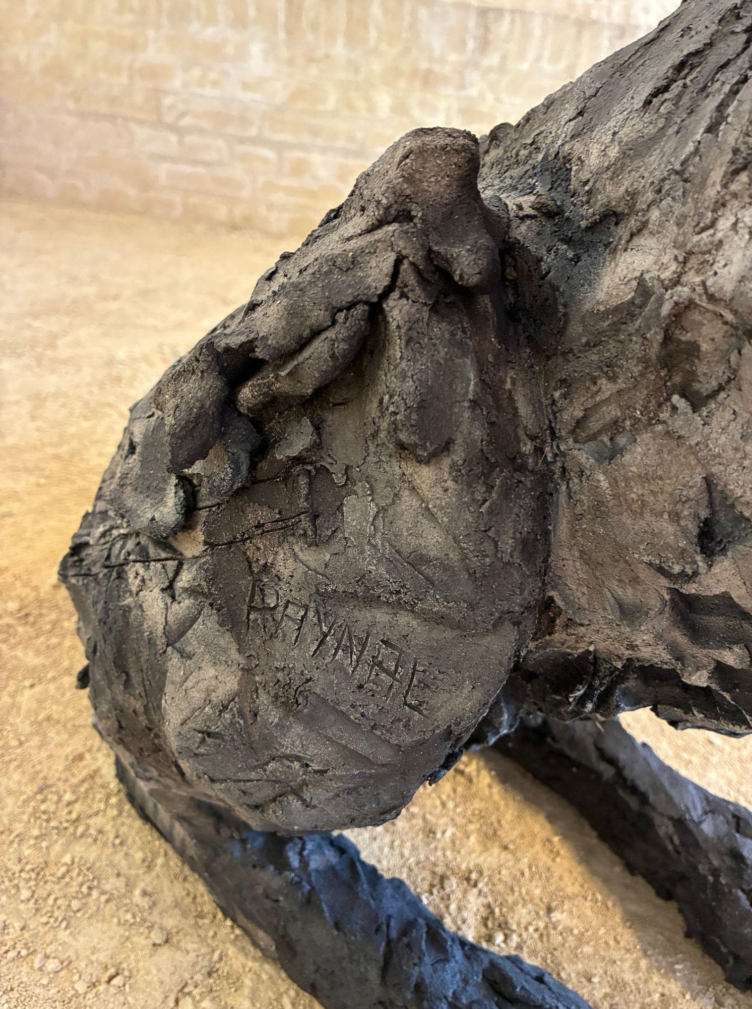 Lupus de Cécile Raynal - Escultura animal de gres cocido al humo, oscura en venta 10