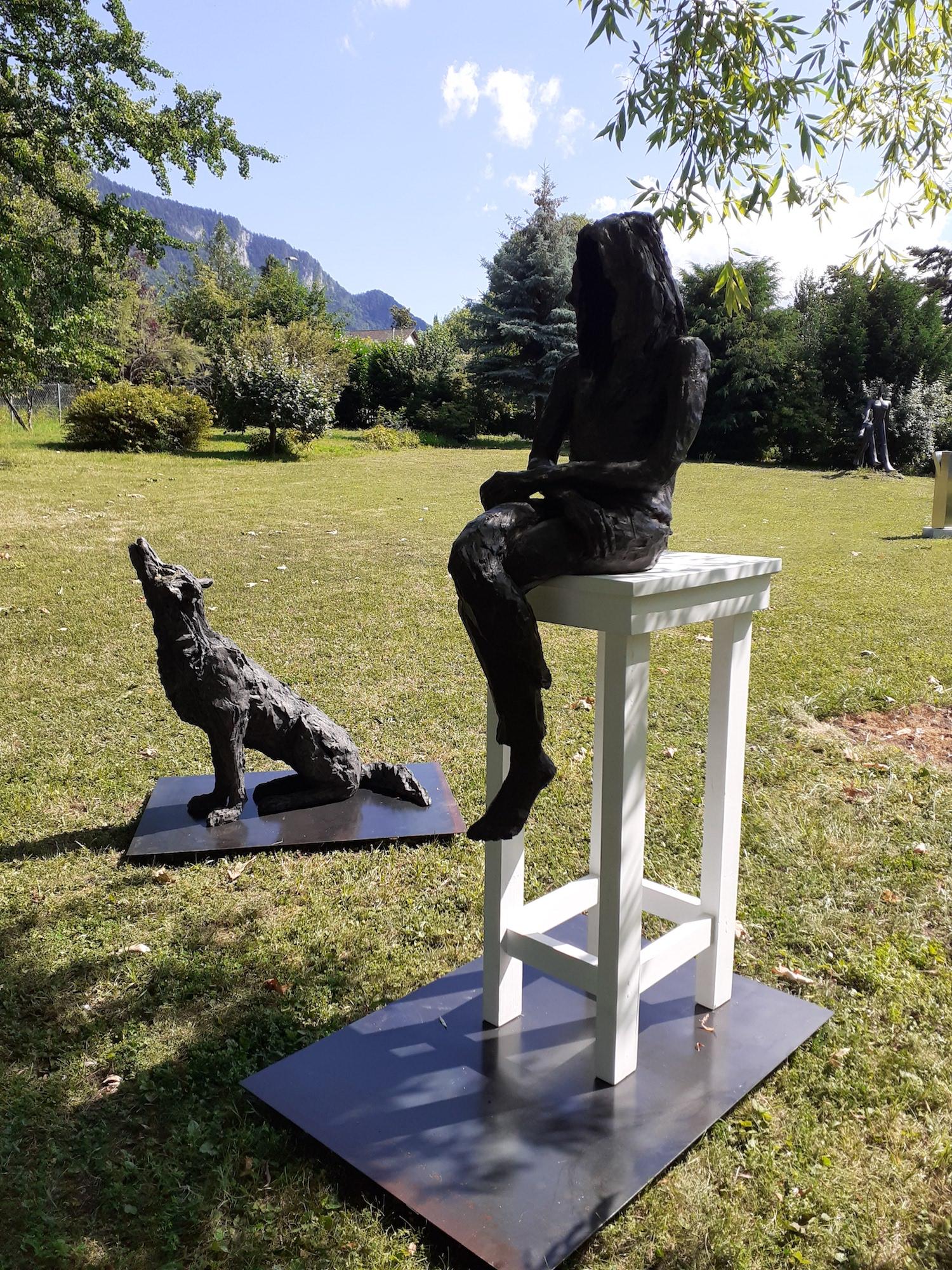 Lupus de Cécile Raynal - Escultura animal de gres cocido al humo, oscura en venta 16