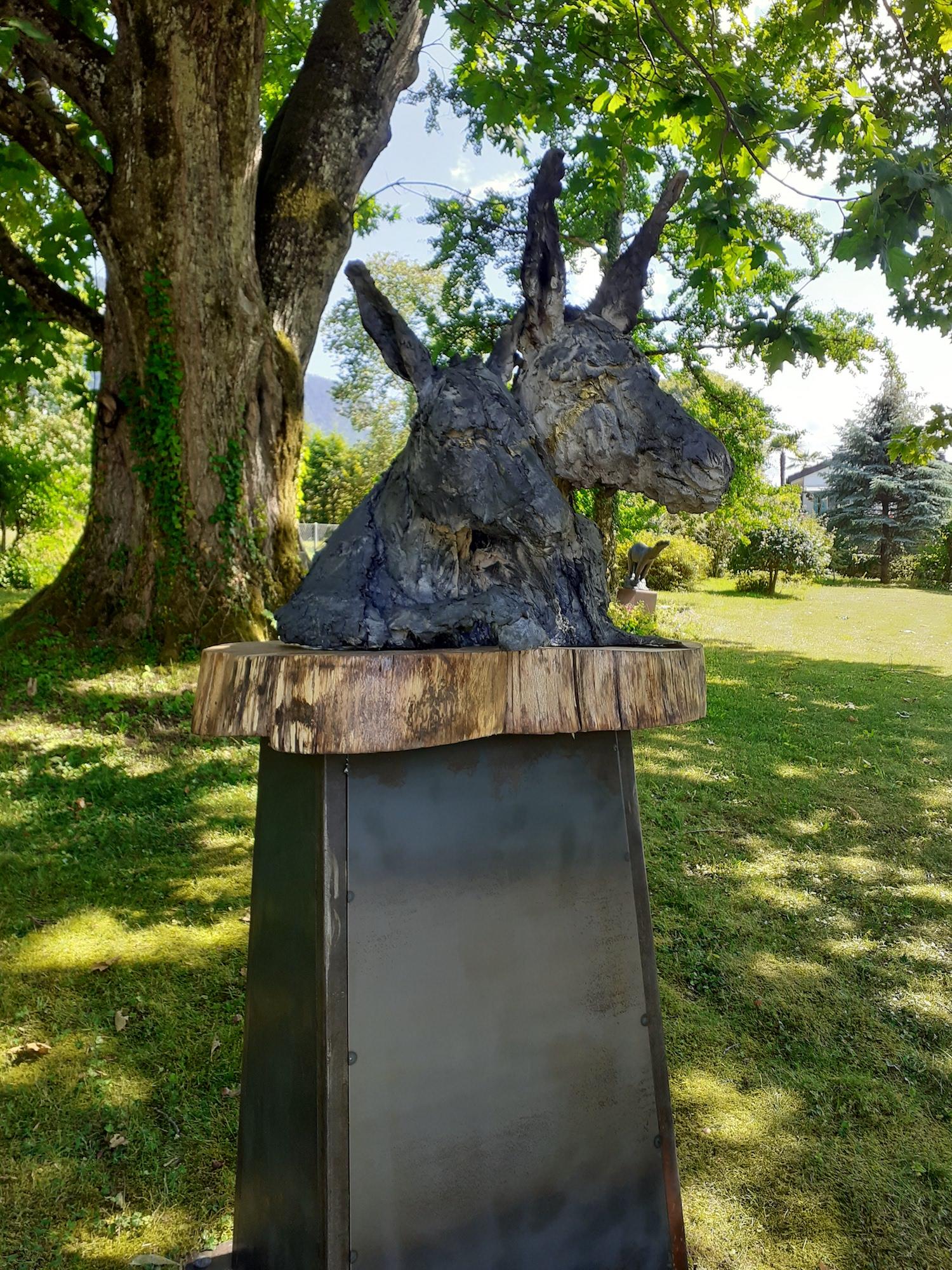 Peau d'âne par Cécile Raynal - Art animalier, grande sculpture, conte de fées en vente 5