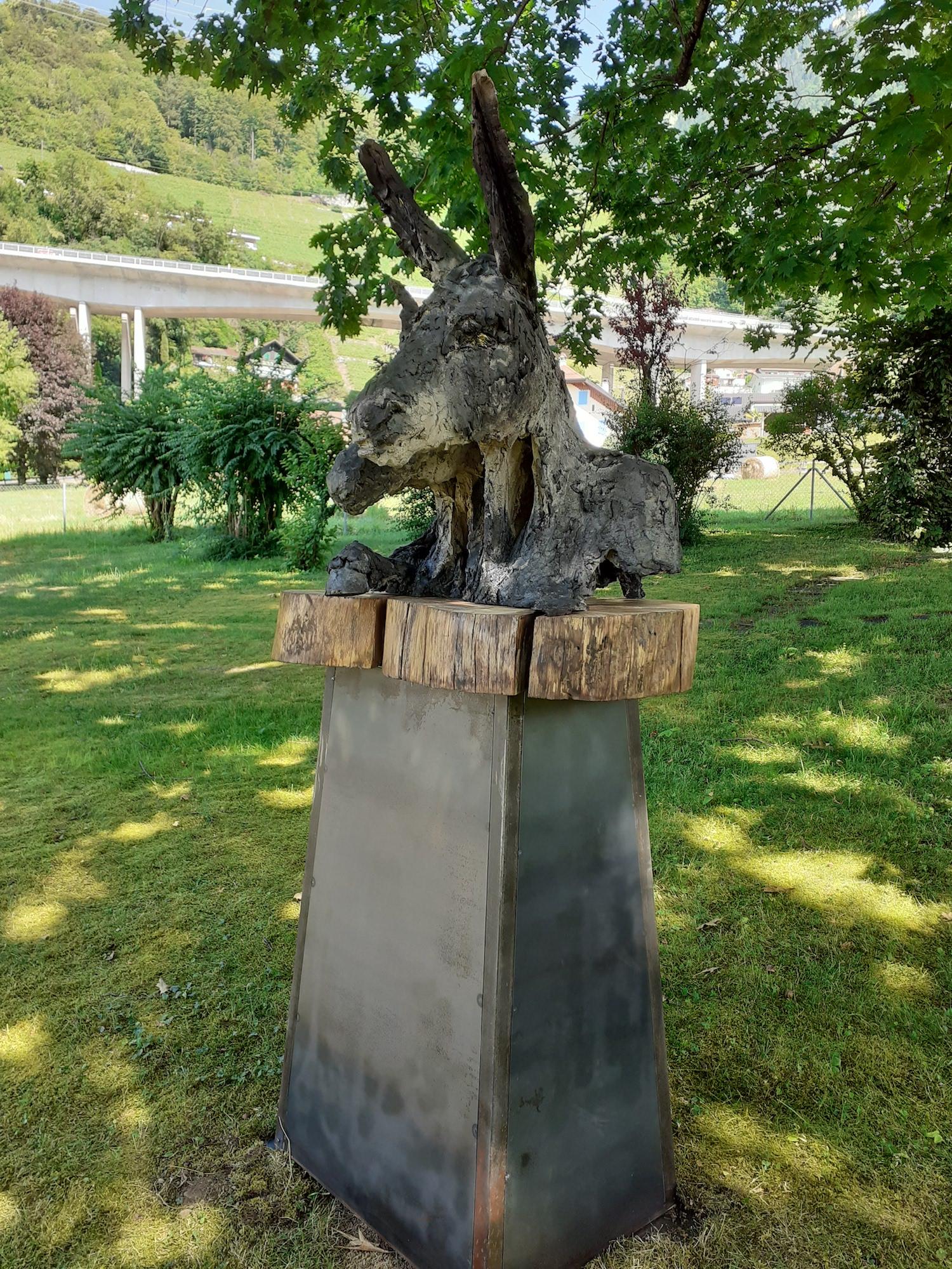 Peau d'âne par Cécile Raynal - Art animalier, grande sculpture, conte de fées en vente 6