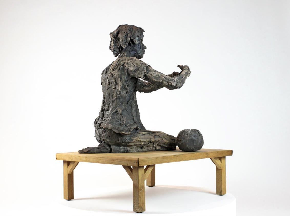 Selon Maud by Cécile Raynal - Stoneware sculpture, female figure, dream, poetic For Sale 1