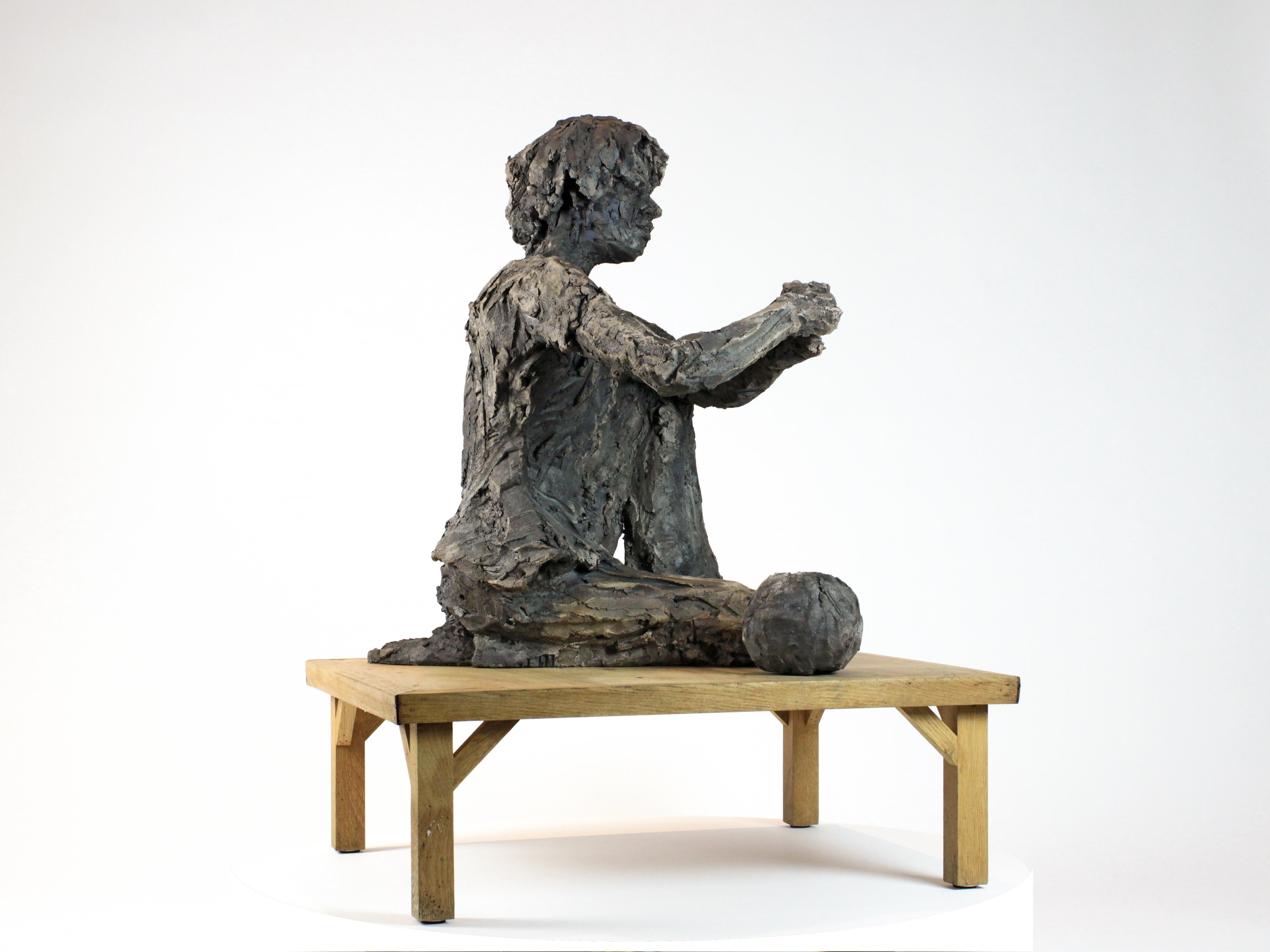 Selon Maud by Cécile Raynal - Stoneware sculpture, female figure, dream, poetic For Sale 8