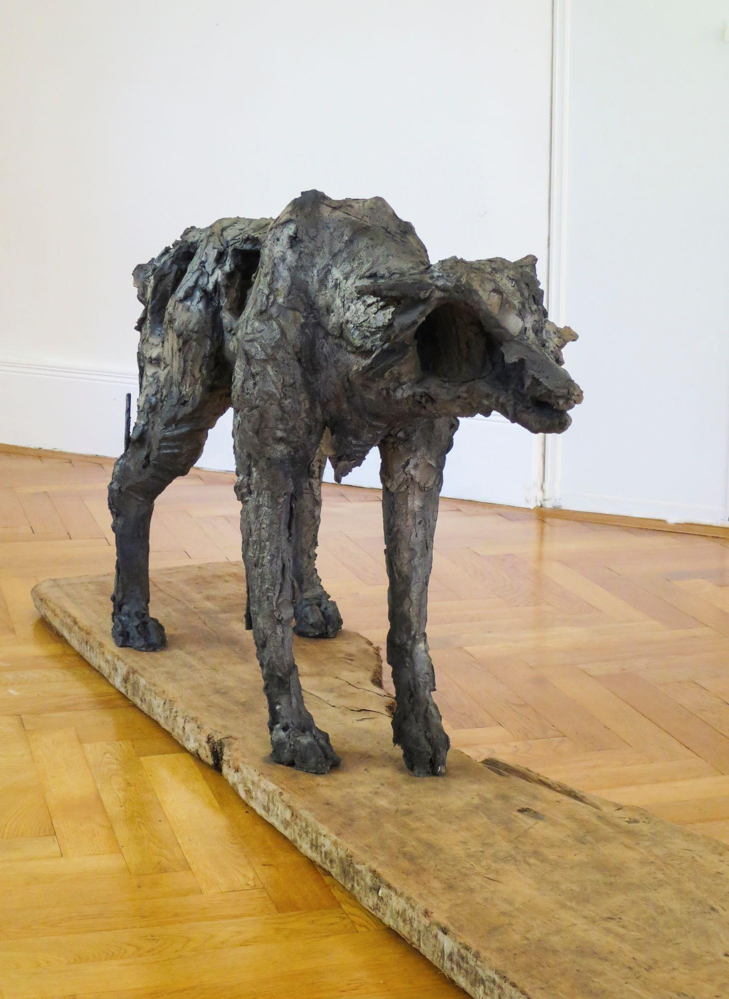 S'y jeter ou pas de Cécile Raynal - Animal grès enfumé, bois, Wood en vente 10