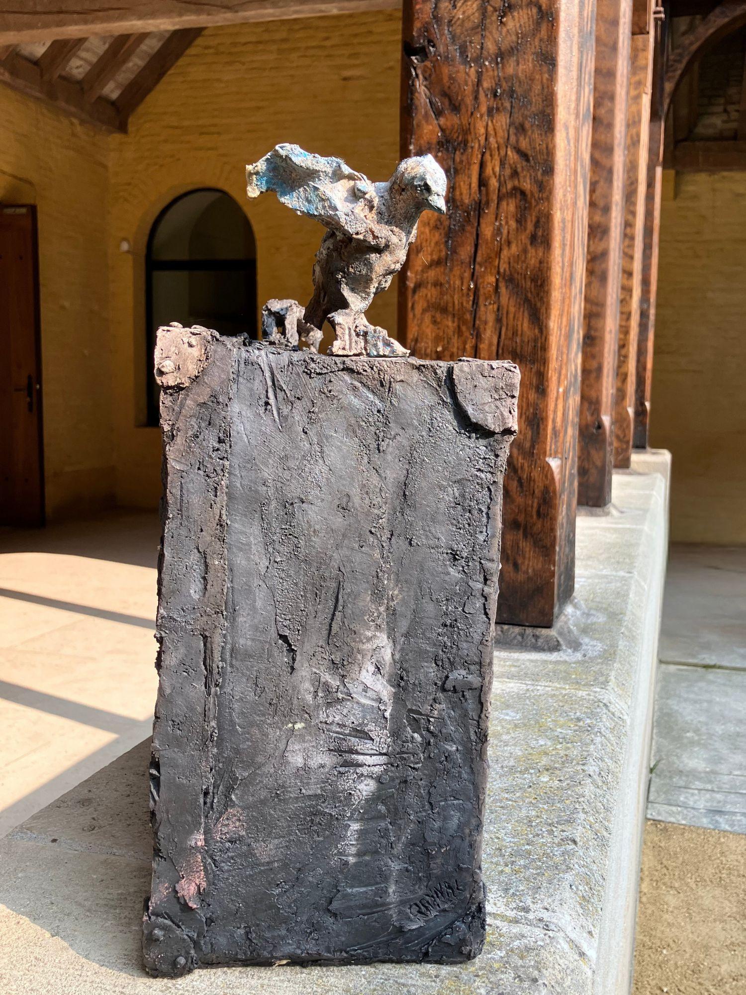Der Koffer von Cécile Raynal - Skulptur aus Steingut, Koffer, Tiere im Angebot 5