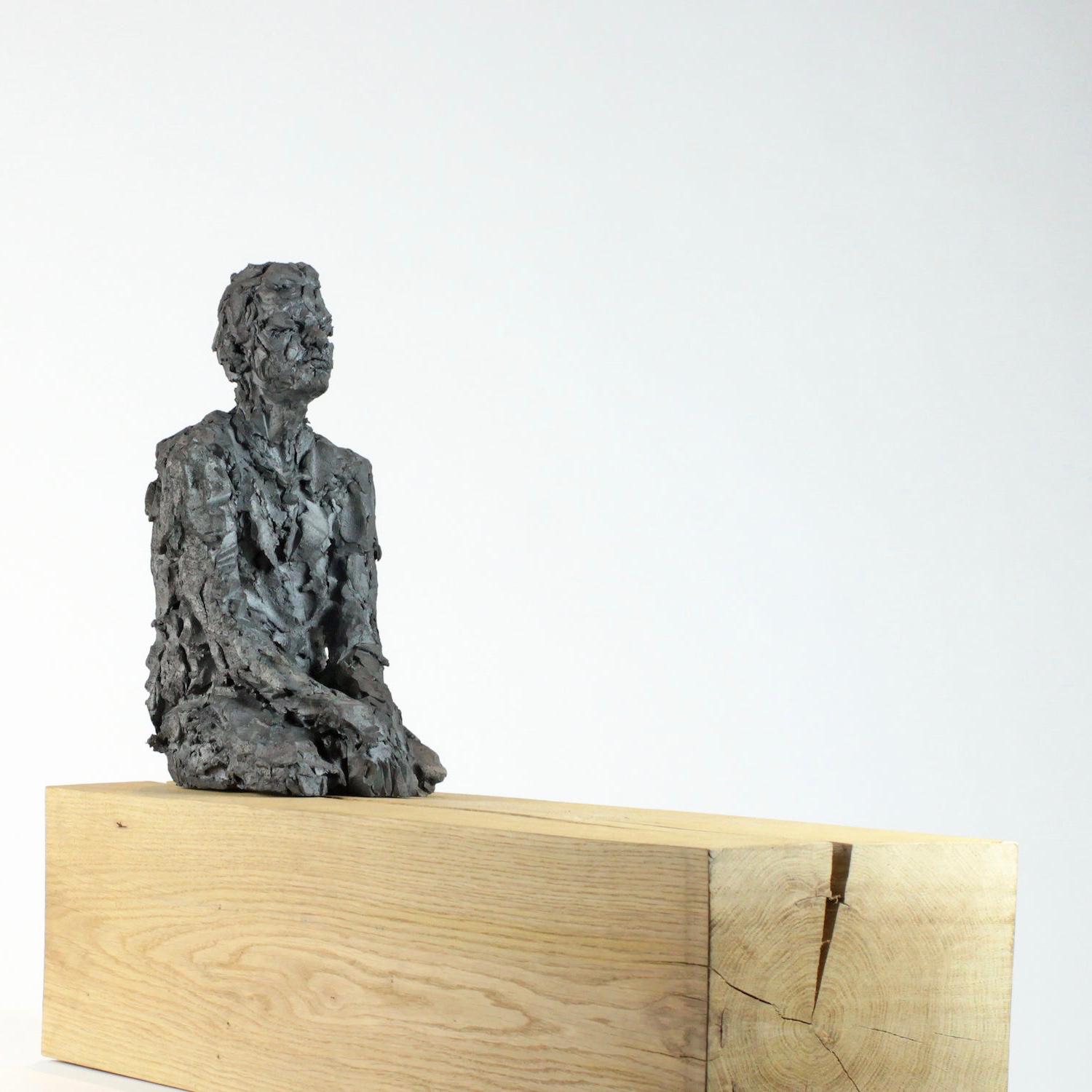Vestibule des pommes (with Martin) is a unique smoke-fired stoneware sculpture by French contemporary artist Cécile Raynal, dimensions are 46 × 57 × 19 cm (18.1 × 22.4 × 7.5 in). Dimensions include wooden base (oak).
This sculpture is a unique piece
