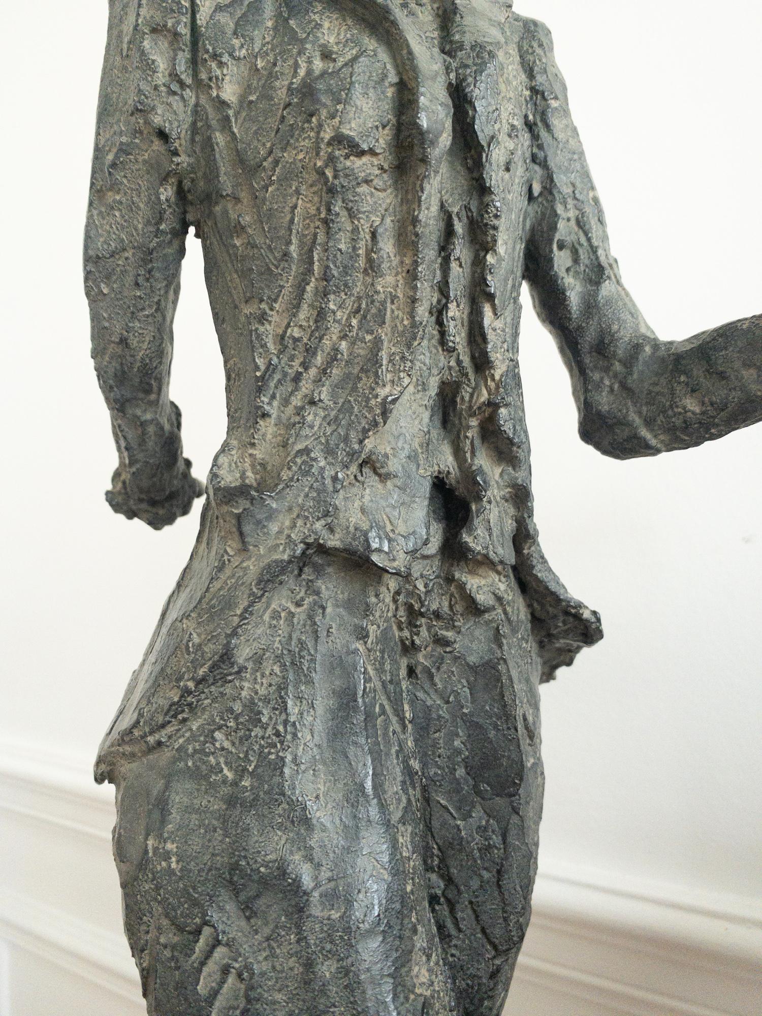 Liebre andante de Cécile Raynal - Escultura animal fantástica, Alicia en el País de las Maravillas en venta 8