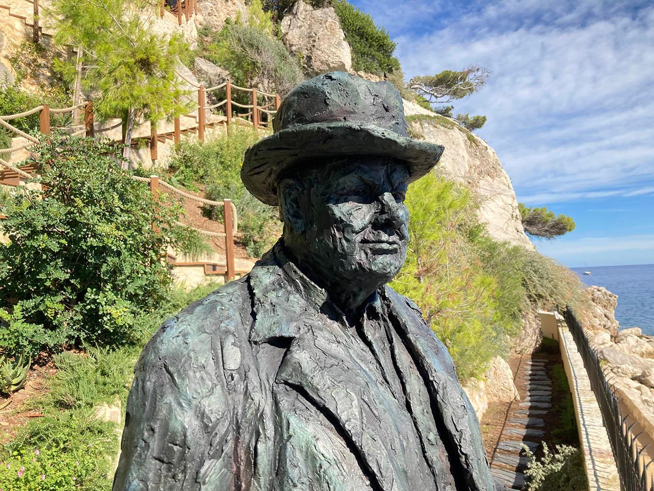 Winston by Cécile Raynal - Large bronze statue of Winston Churchill, figurative 2