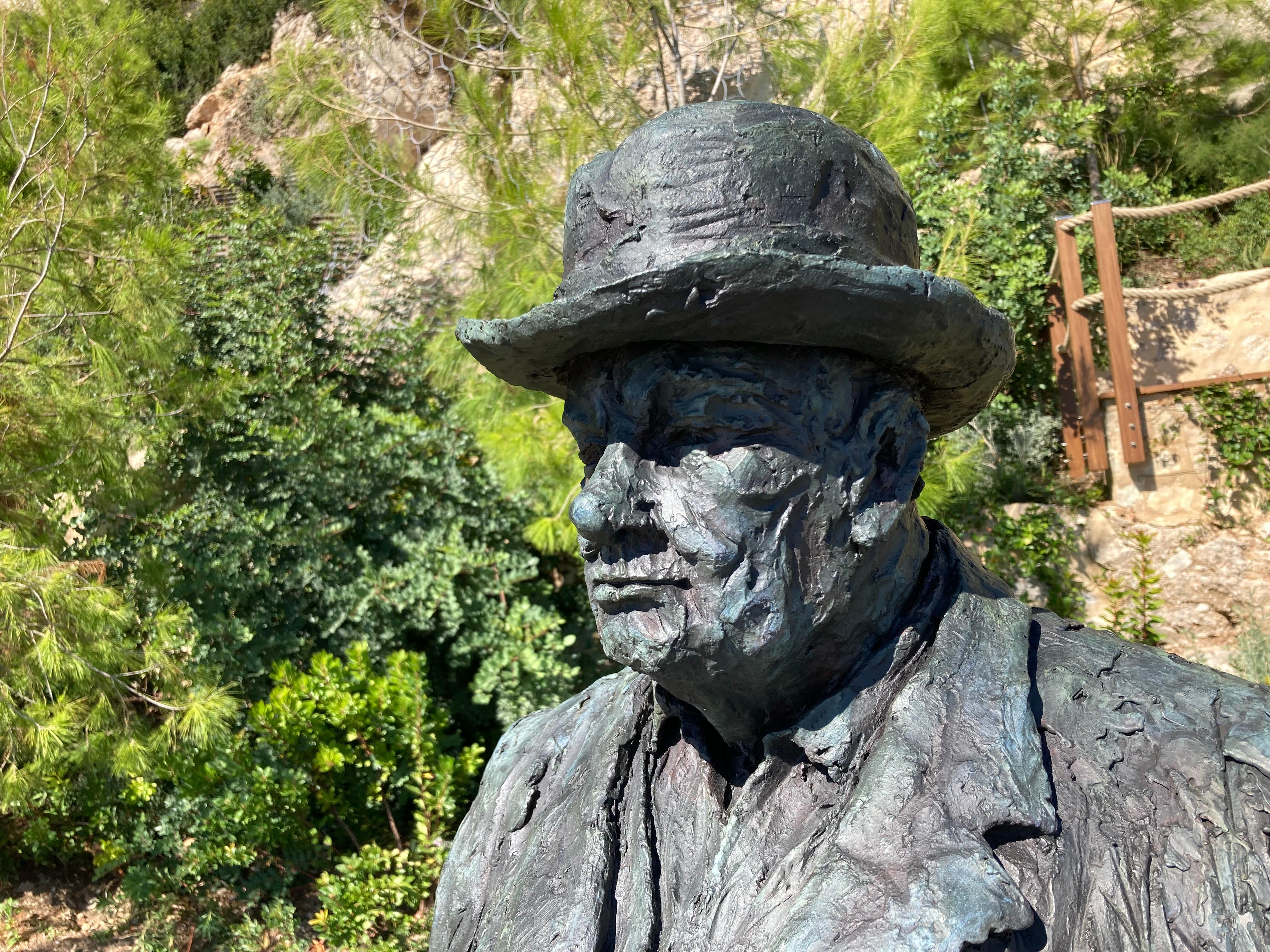 Winston by Cécile Raynal - Large bronze statue of Winston Churchill in vendita 8