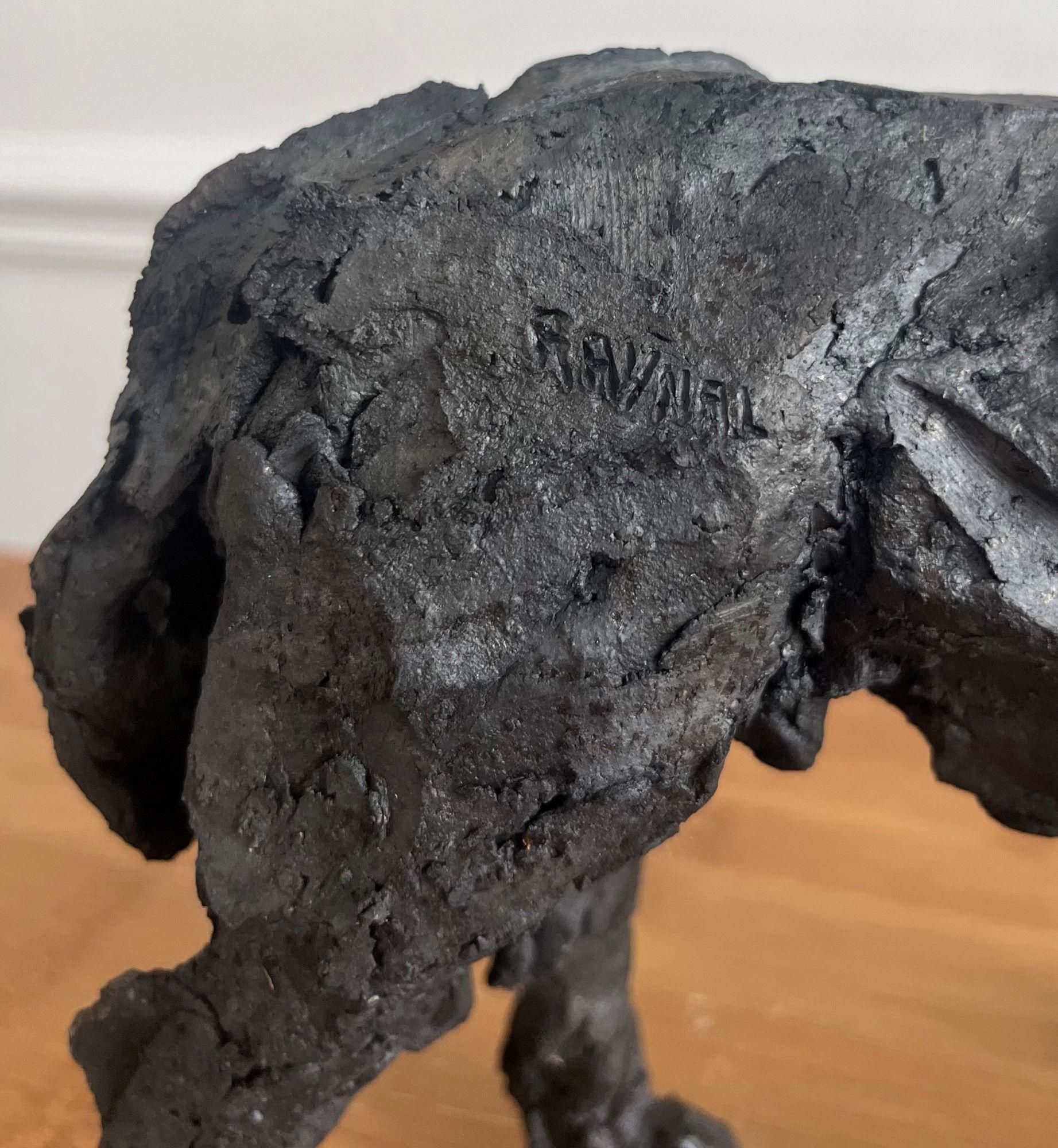 Wolf II von Cécile Raynal - Tierische Skulptur aus geräuchertem Sandstein, Unikat im Angebot 12