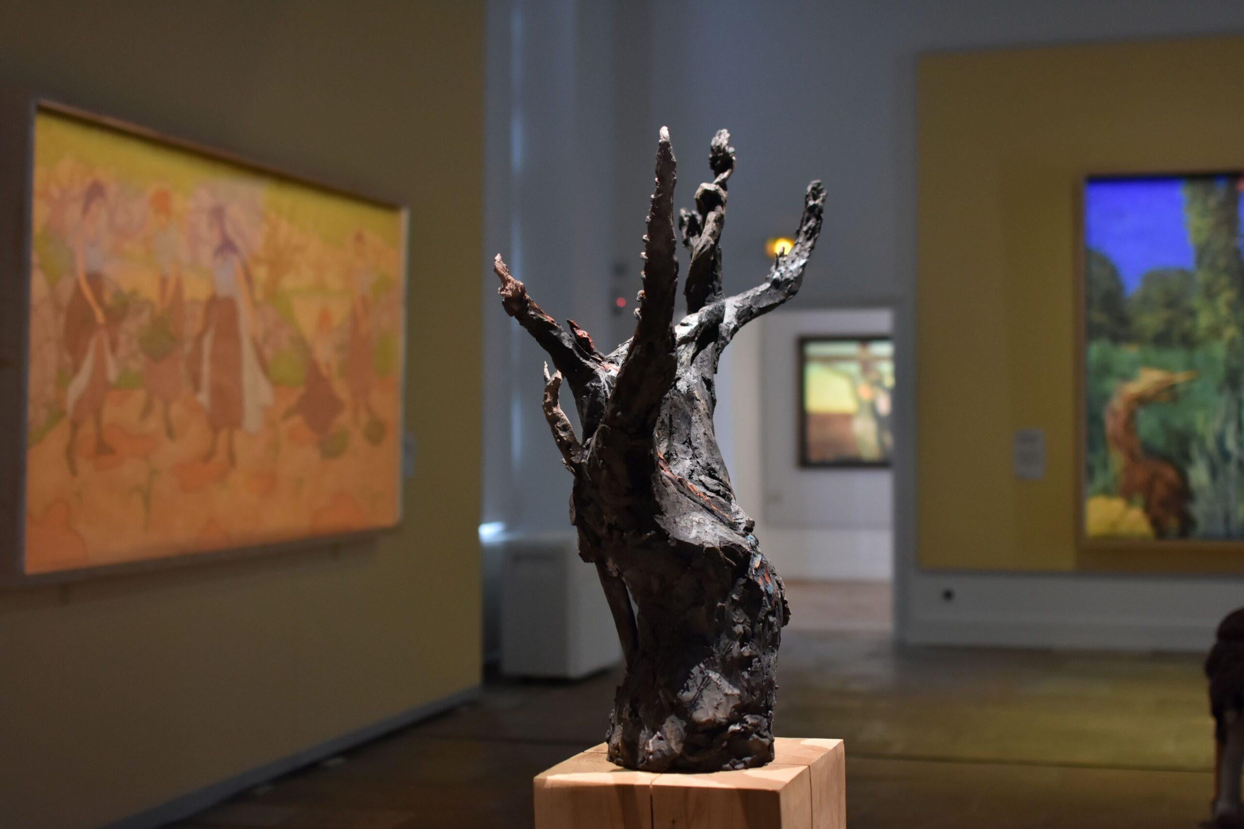 Árbol del mundo IV de Cécile Raynal - Escultura de gres cocido al humo, naturaleza, rama en venta 1