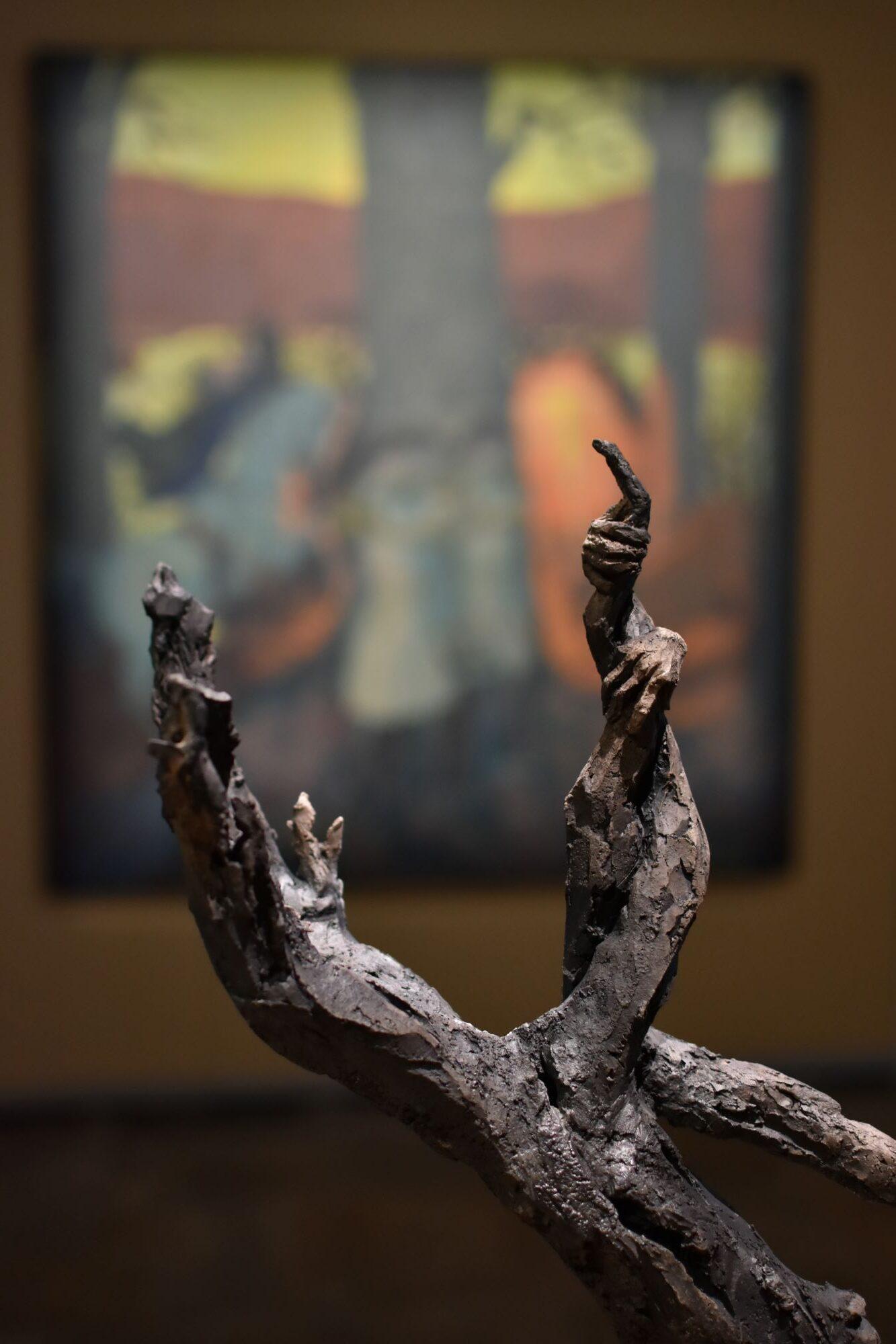 Árbol del mundo IV de Cécile Raynal - Escultura de gres cocido al humo, naturaleza, rama en venta 4